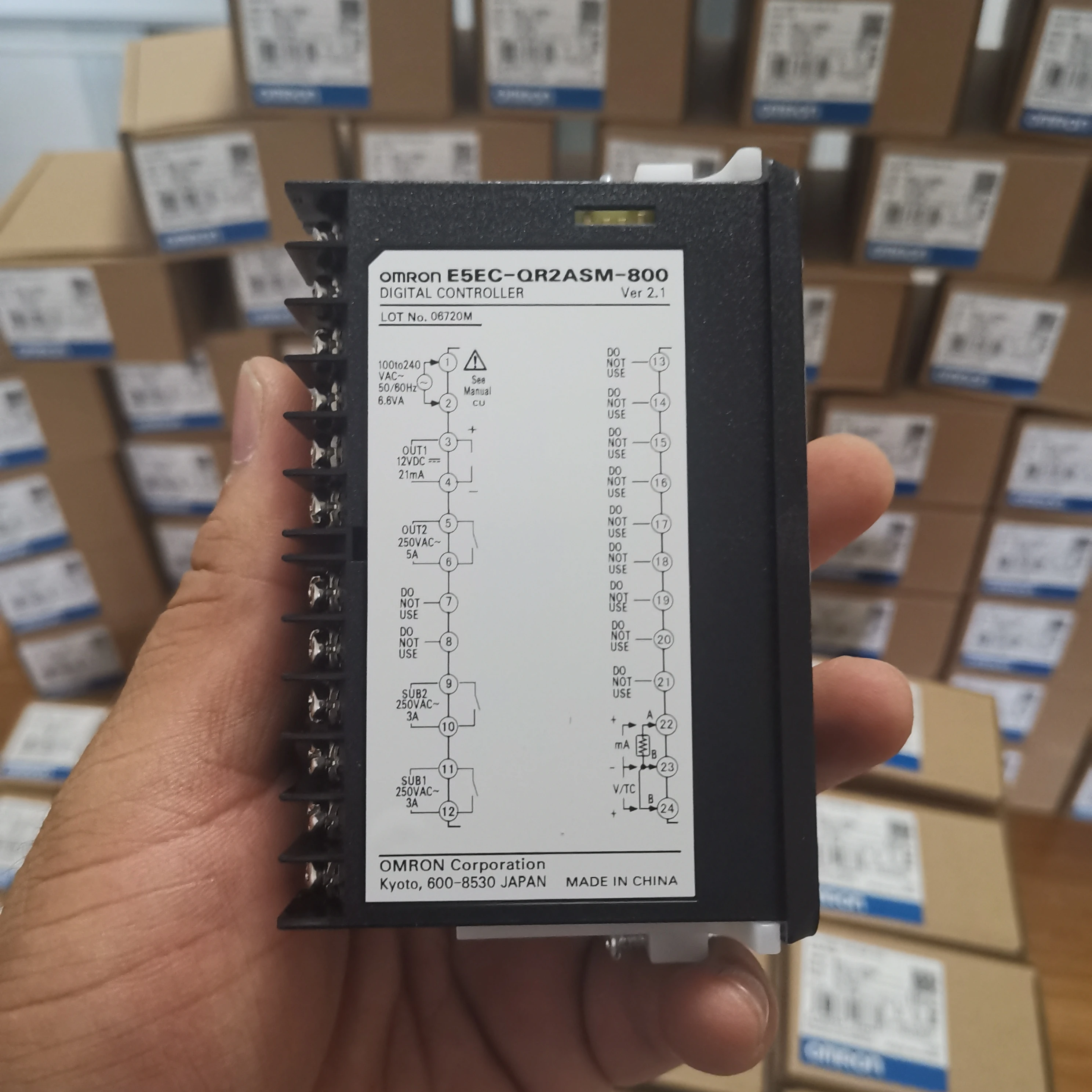 
STOCK NEW ORIGINAL OMRON Electronic Thermostat temperature controller E5EC Series E5CC-QX2ASM-802 