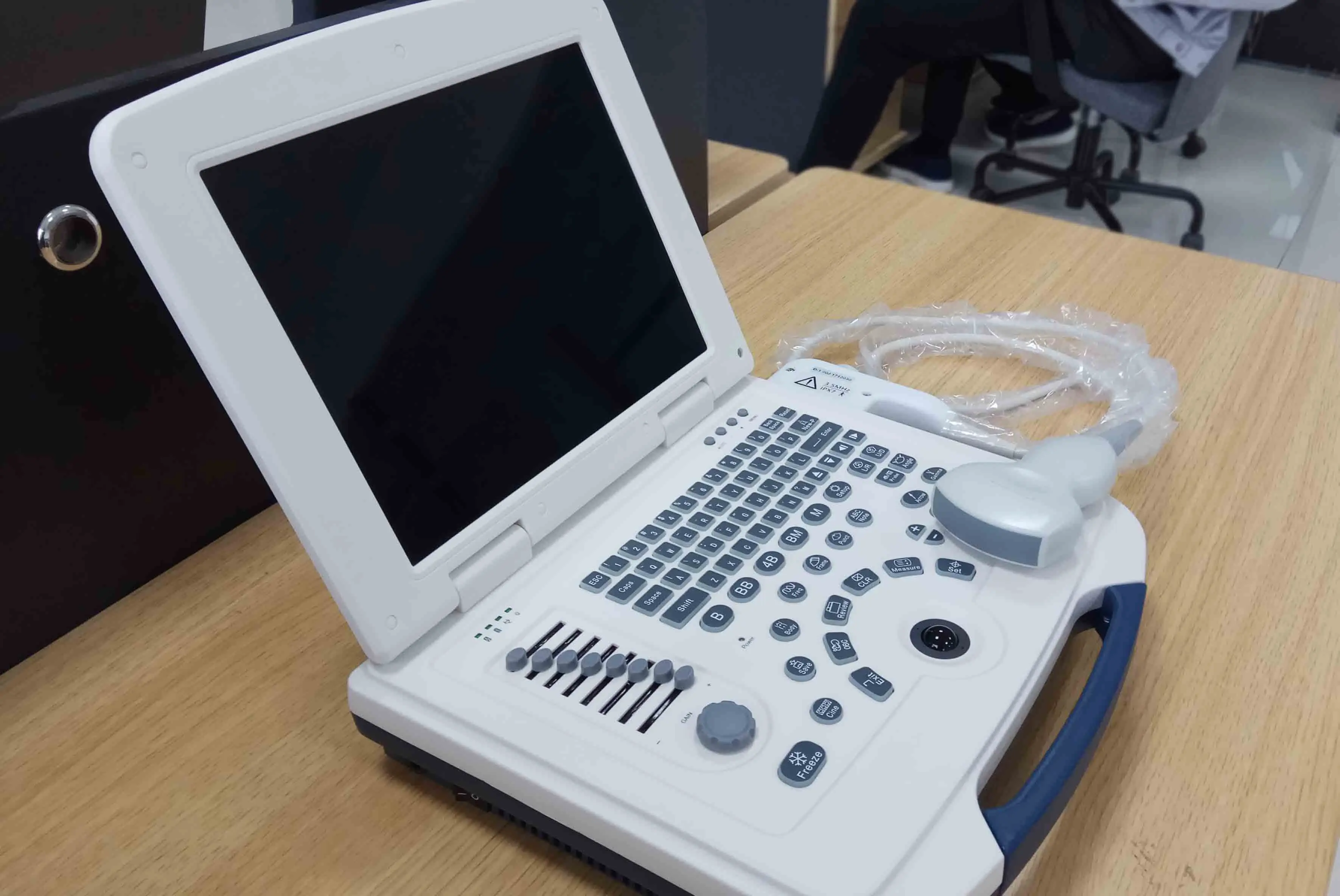 LTUB45 Portable Laptop 12 Inch Women Pregnancy Scanner Ultrasound Instruments B/W Digital Ultrasound Scanner