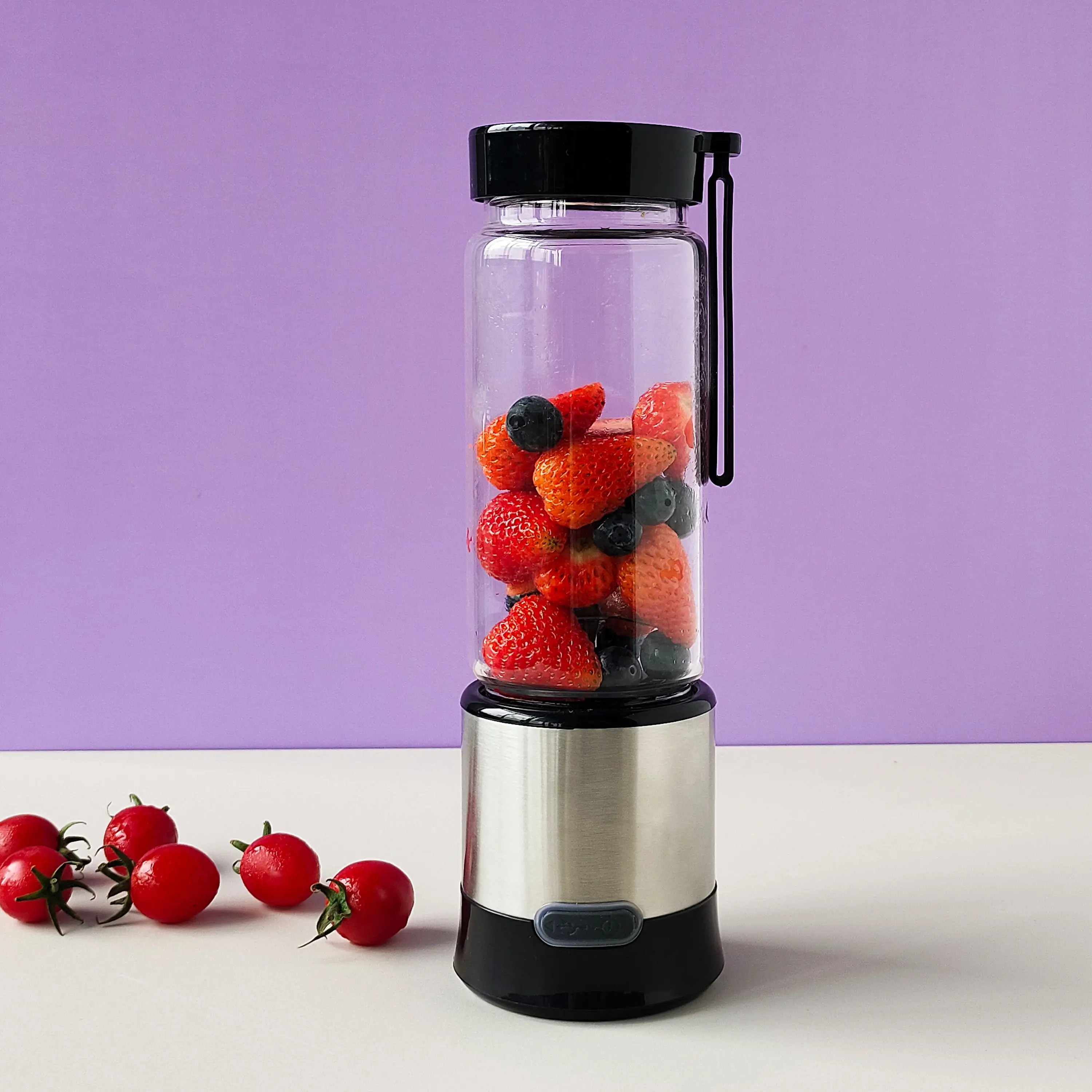 Wholesale Rechargeable Smart Mini Juicer Bottles Multifunctional Portable Blender 6 Blade Ice Breaker