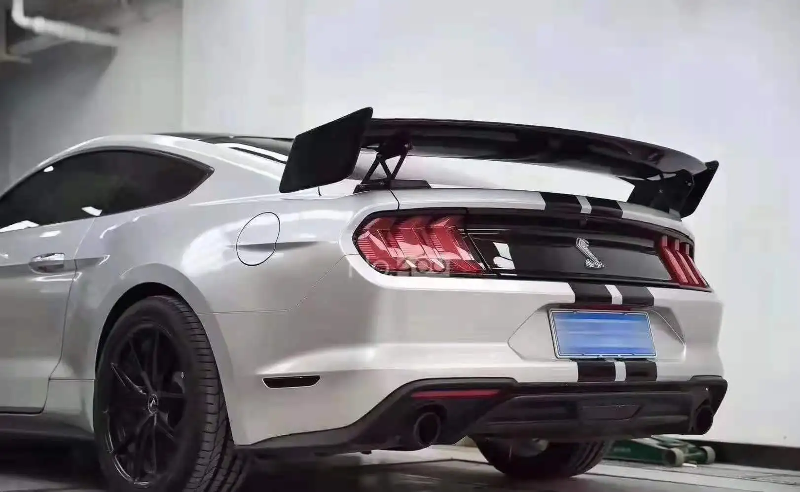 Оптовая продажа автомобильные аксессуары спойлер GT500 из углеродного волокна для Ford