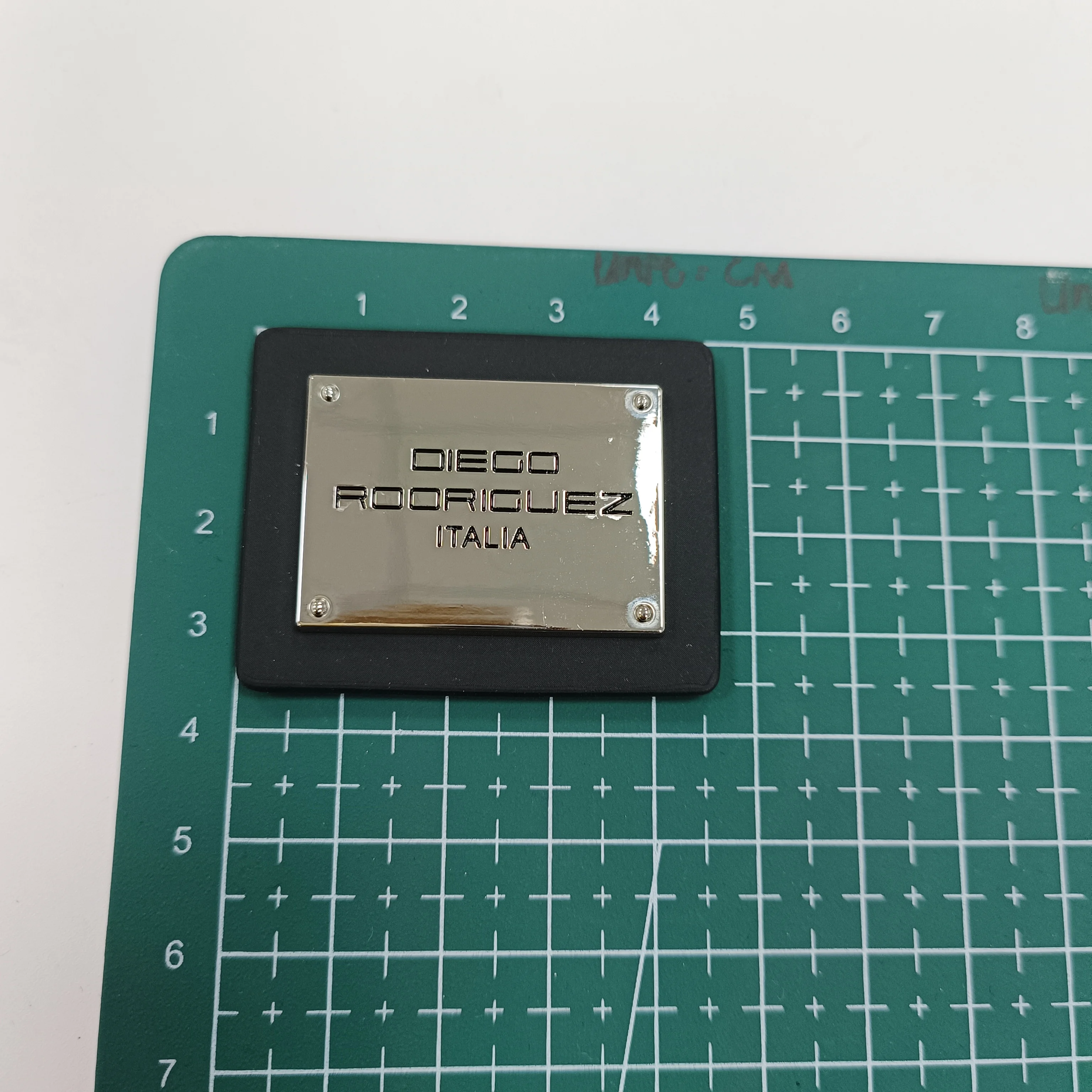 High quality label manufacturer customizes metal logo on leather patch of jeans