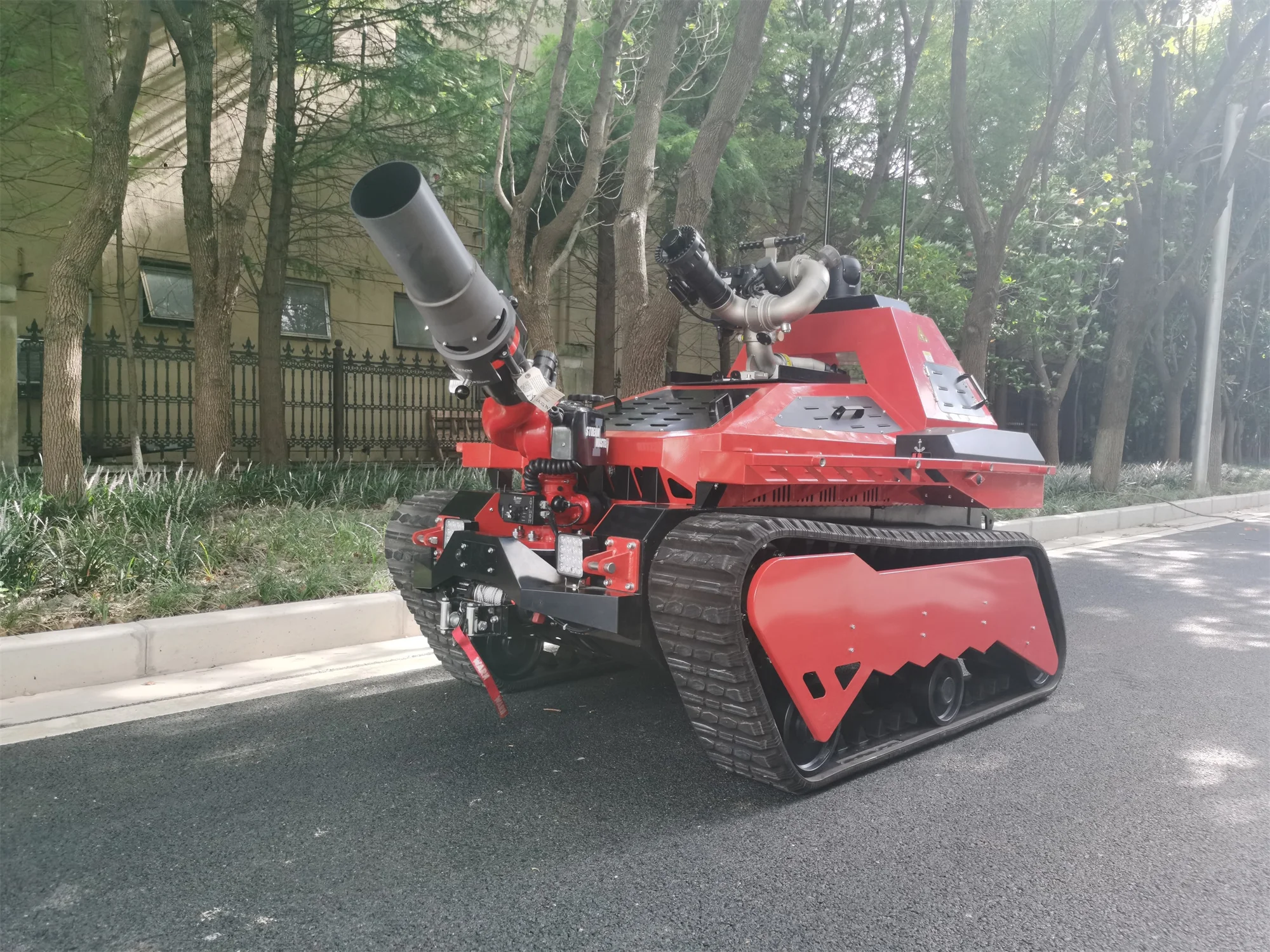 Intelligent Firefighting Double Monitors Rescue Explosion-Proof Extinguishing Reconnaissance Robots For Sale