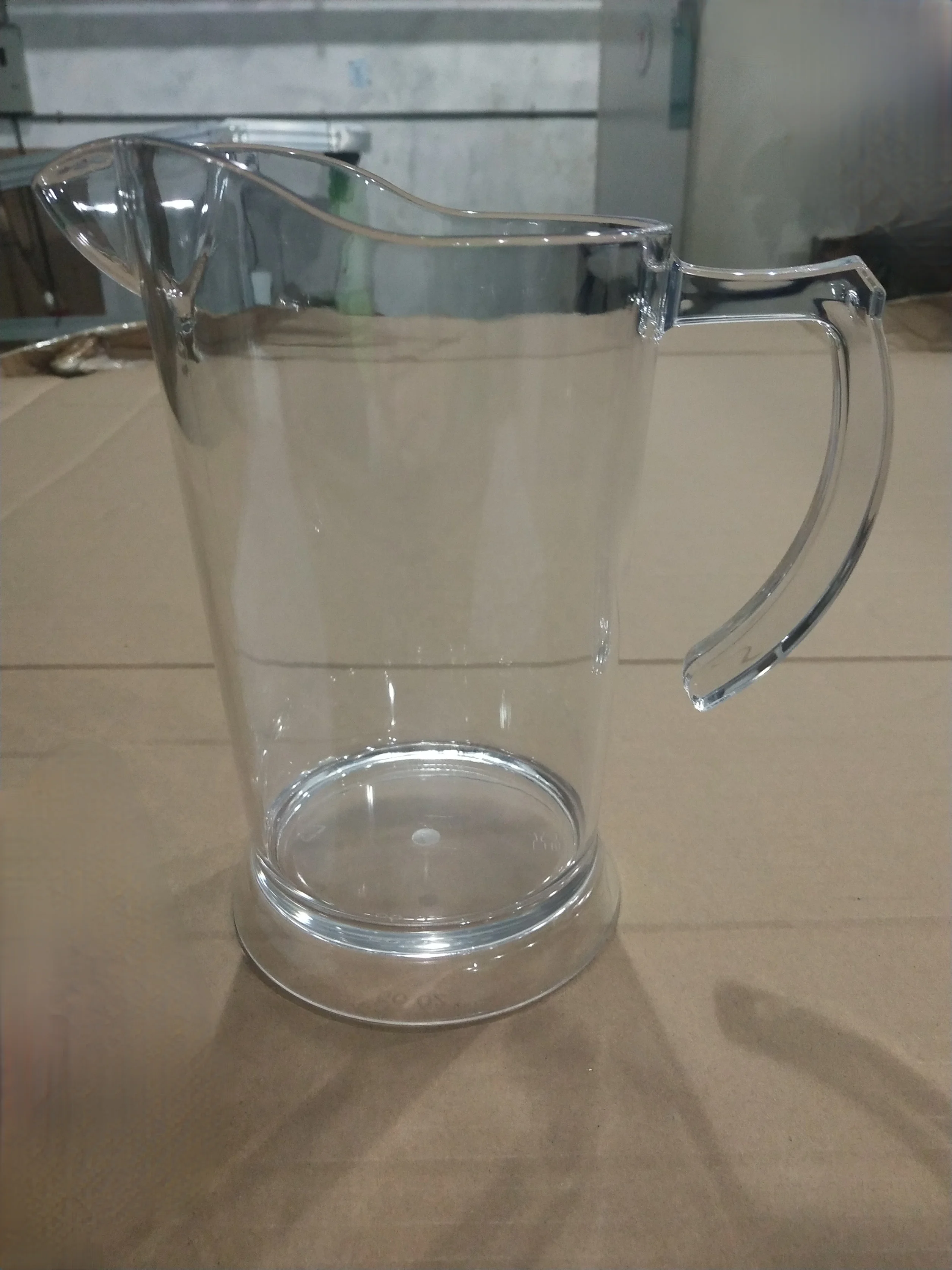 1.3L/1.5L /1.8L/2L Plastic Beer Jug  beer Plastic pitcher Plastic juice jug with handle