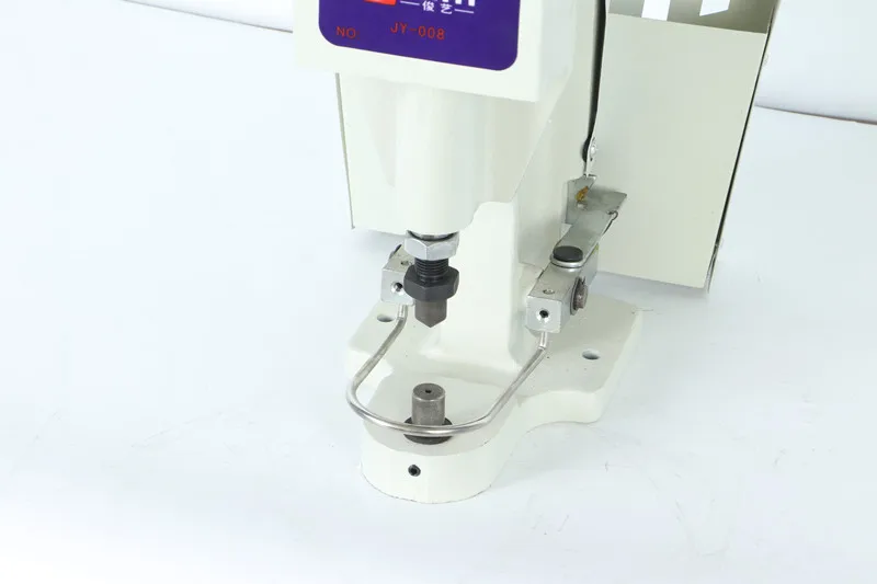 Semi-Automatic Eyelet Attaching Machine snap attaching machine