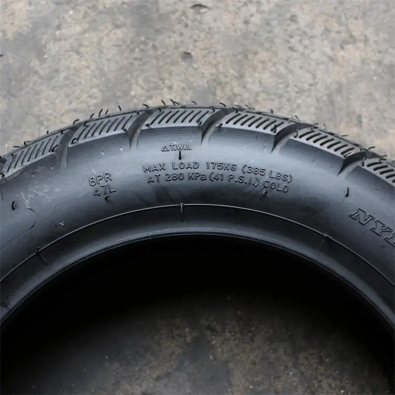 Шина для мобильного скутера 3,00-10 бескамерная