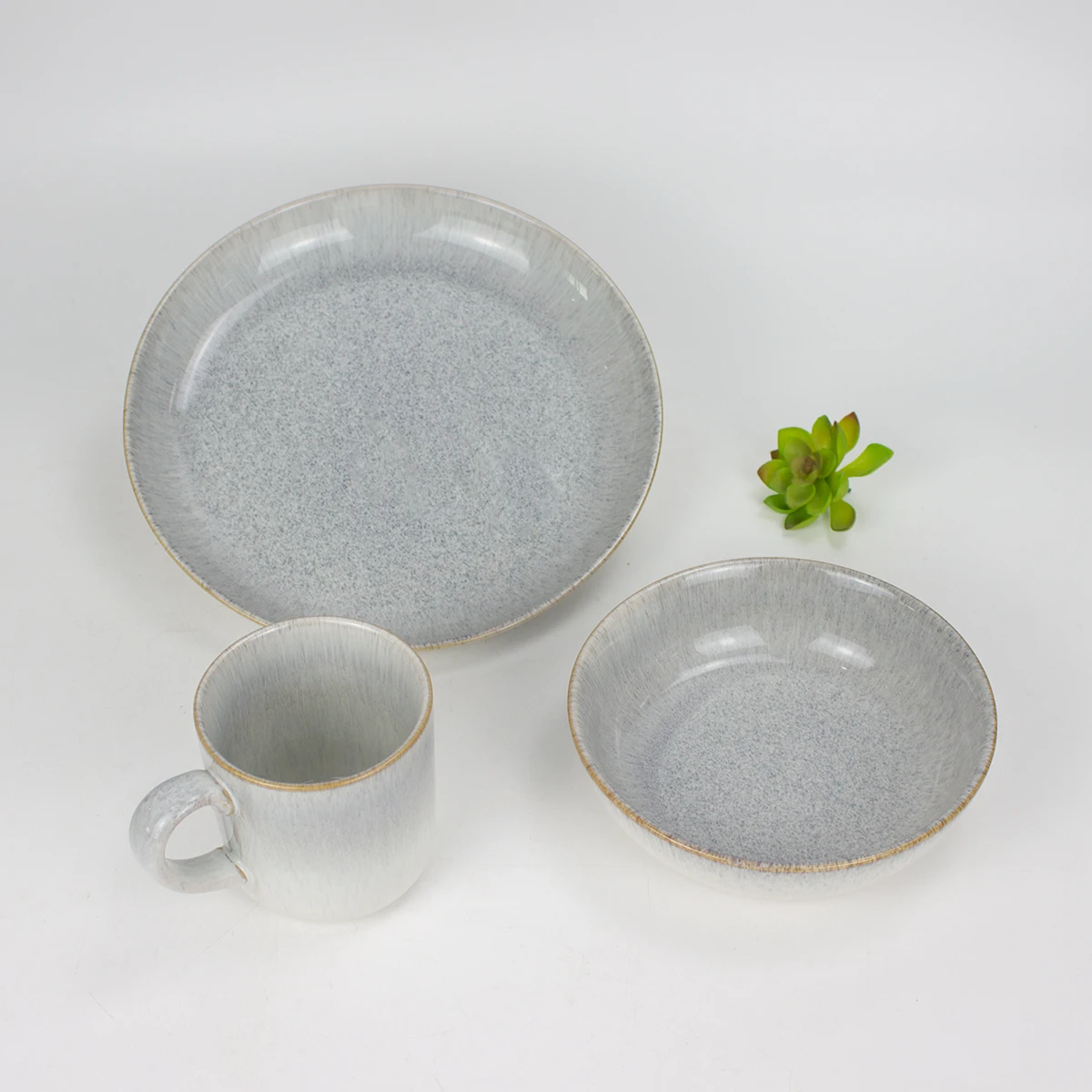 Exquisite cheap hotel 4pcs mug  table reactive glaze ceramic plates dinnerware set with logo