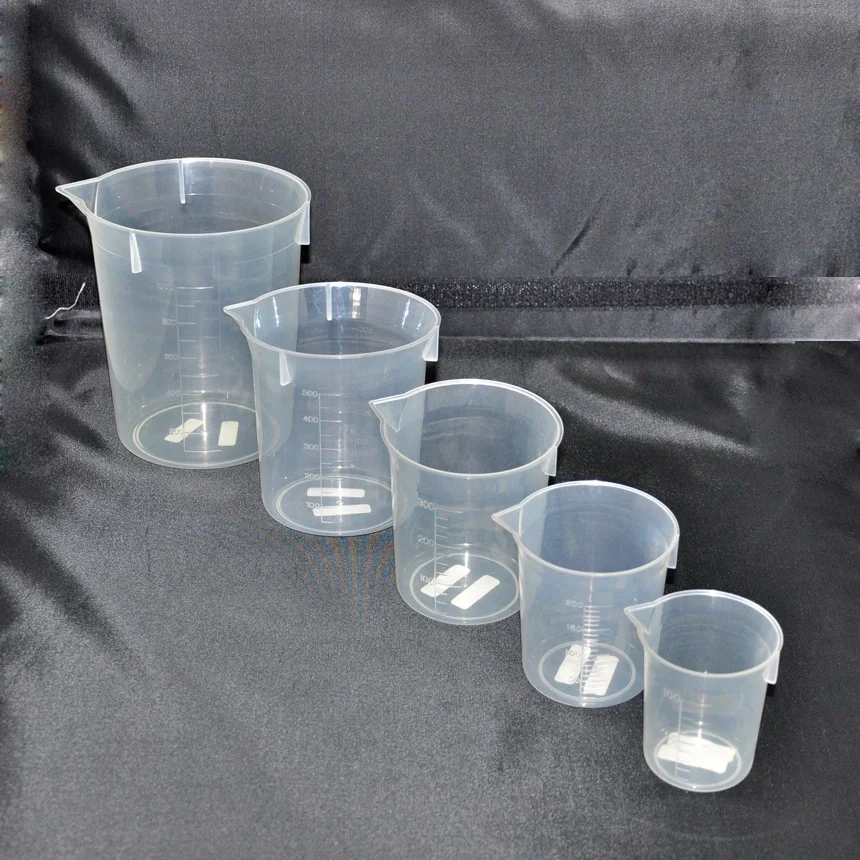 Набор пластиковых мерных стаканчиков 100 мл