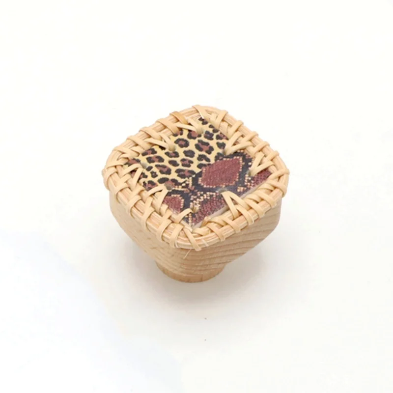 Custom handmade straw weaving rattan plaited leopard decorative wood cork stopper wine liquor avocado oil bottle cork closures
