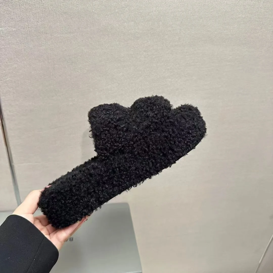 Fashion fur slippers Famous designer design luxury comfortable warm fashion fur slippers suitable for winter