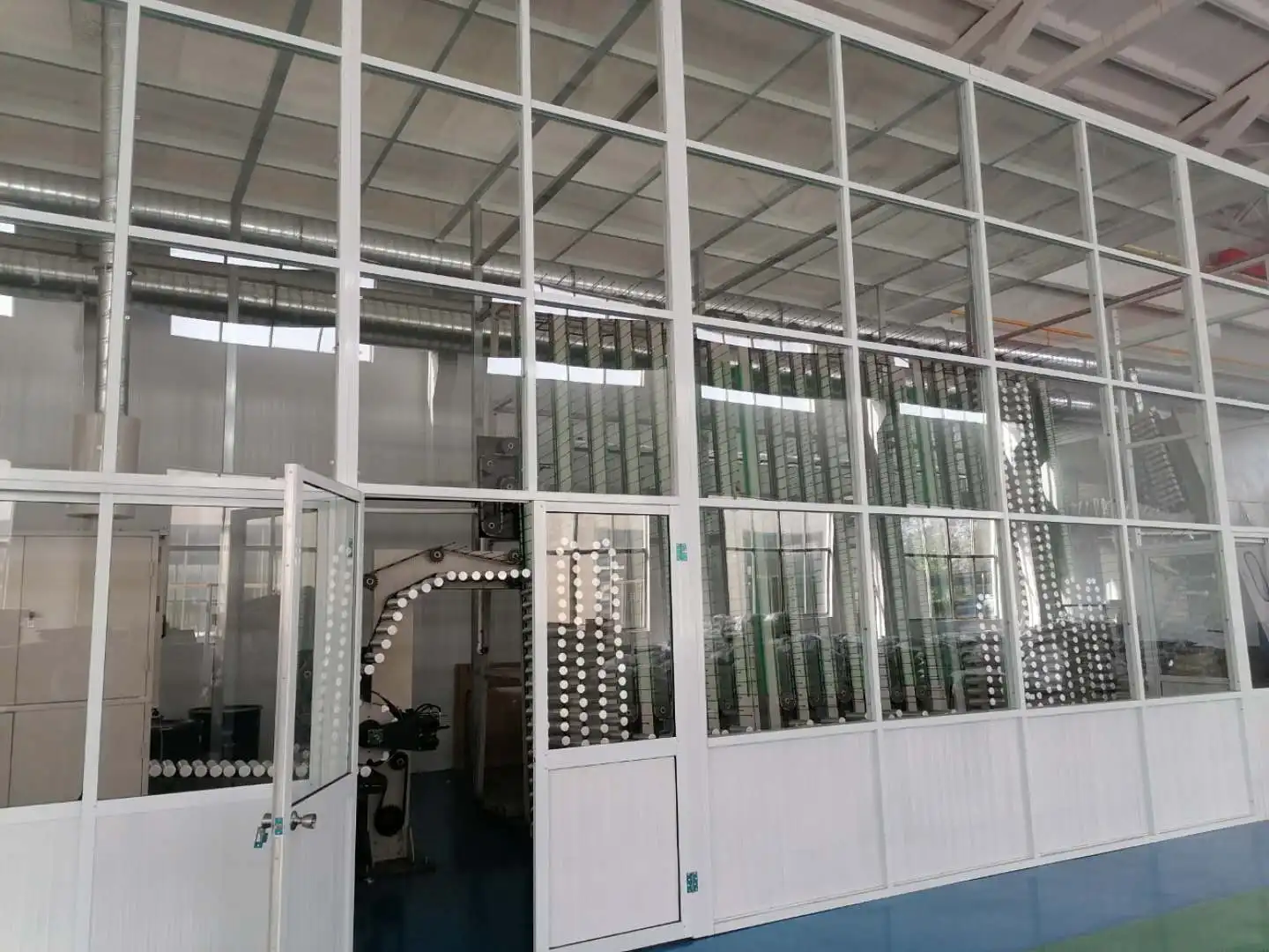 Aluminium aerosol can 1.jpg