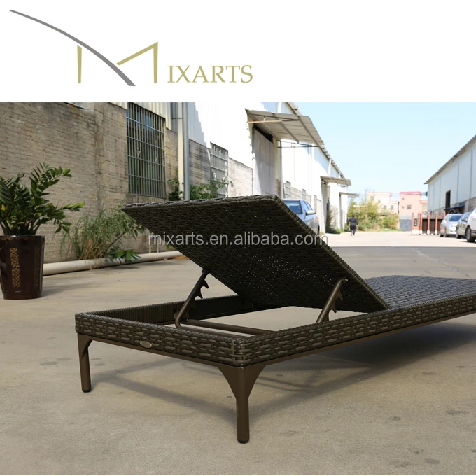 
100% Handmade Outdoor Daybed Easy Clean Metal Base Bamboo Rattan Sun Lounge 