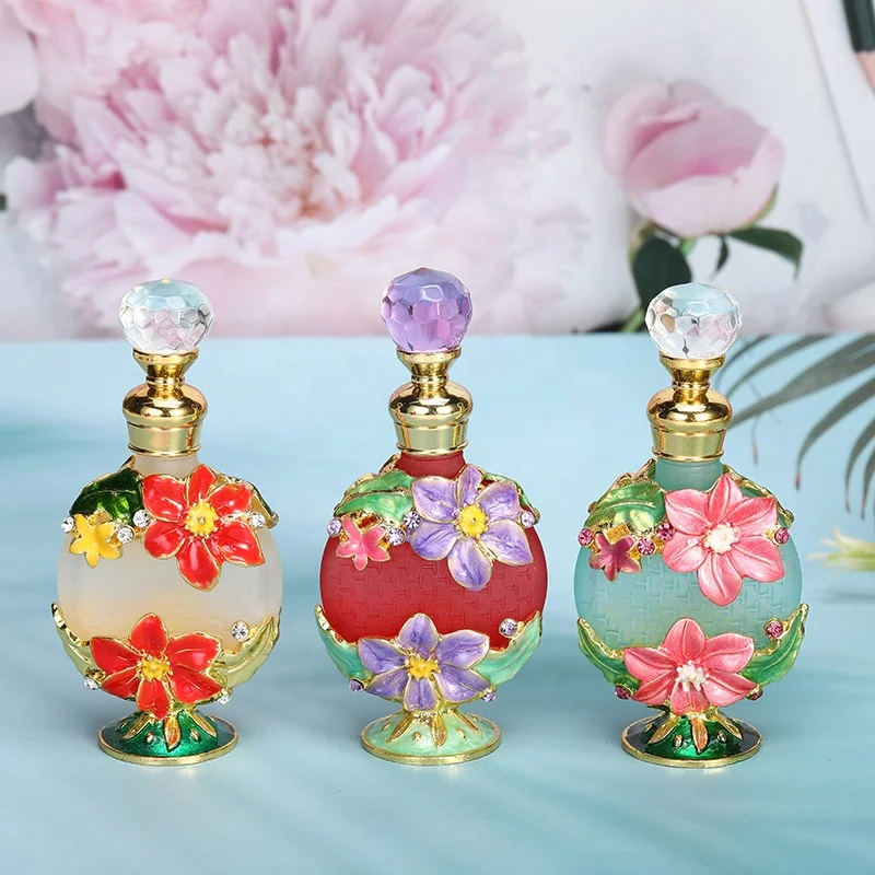 Retro 10ml Patented Flowers Metal Perfume Bottle Essential Oil Refillable Fancy Attar Refillable Bottles Container Gift Decor