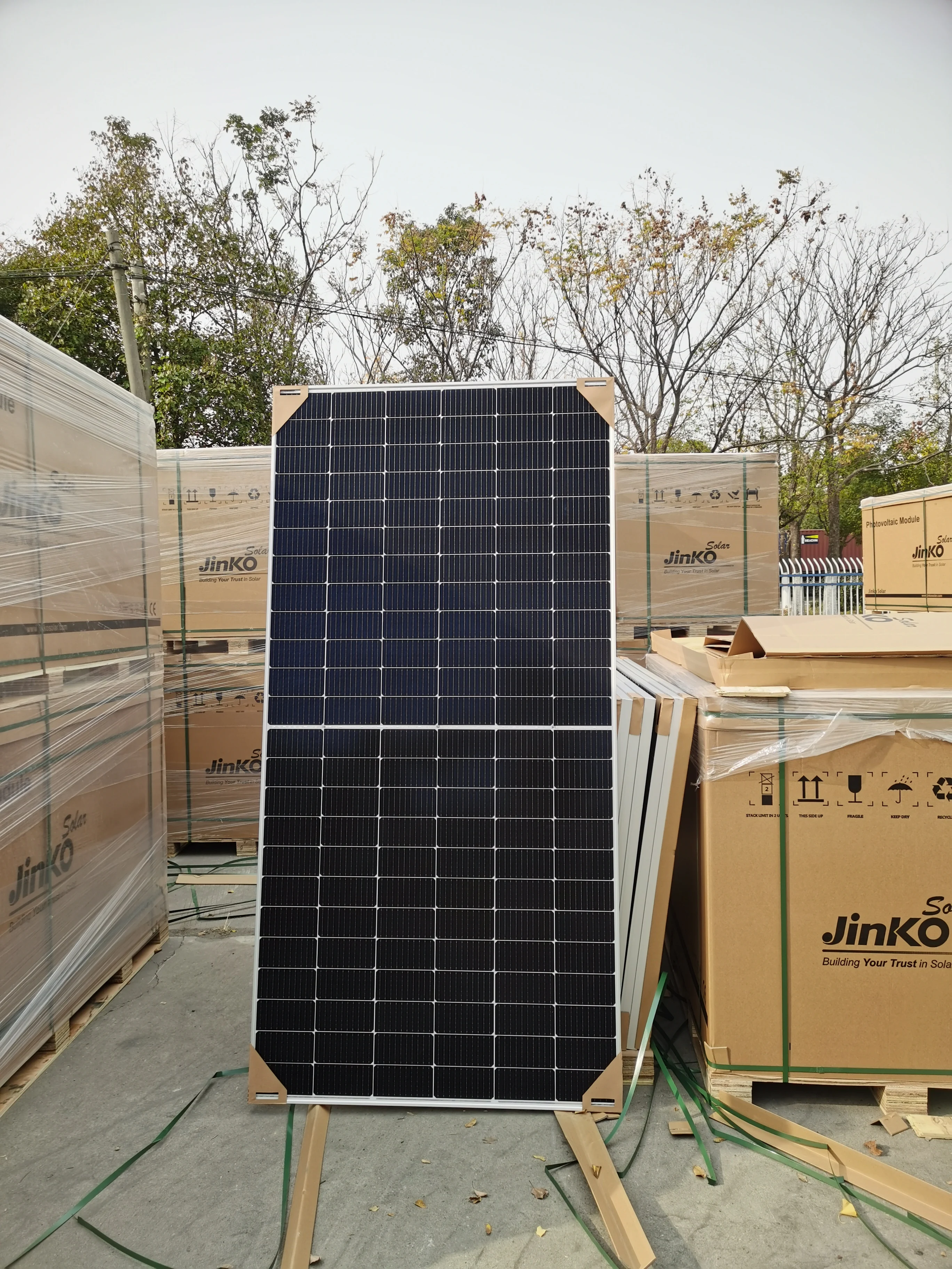 cheap price Jinko A grade 580W,585W,590W,600W,630W N type/Topcon long cable Mono solar panels for roof system
