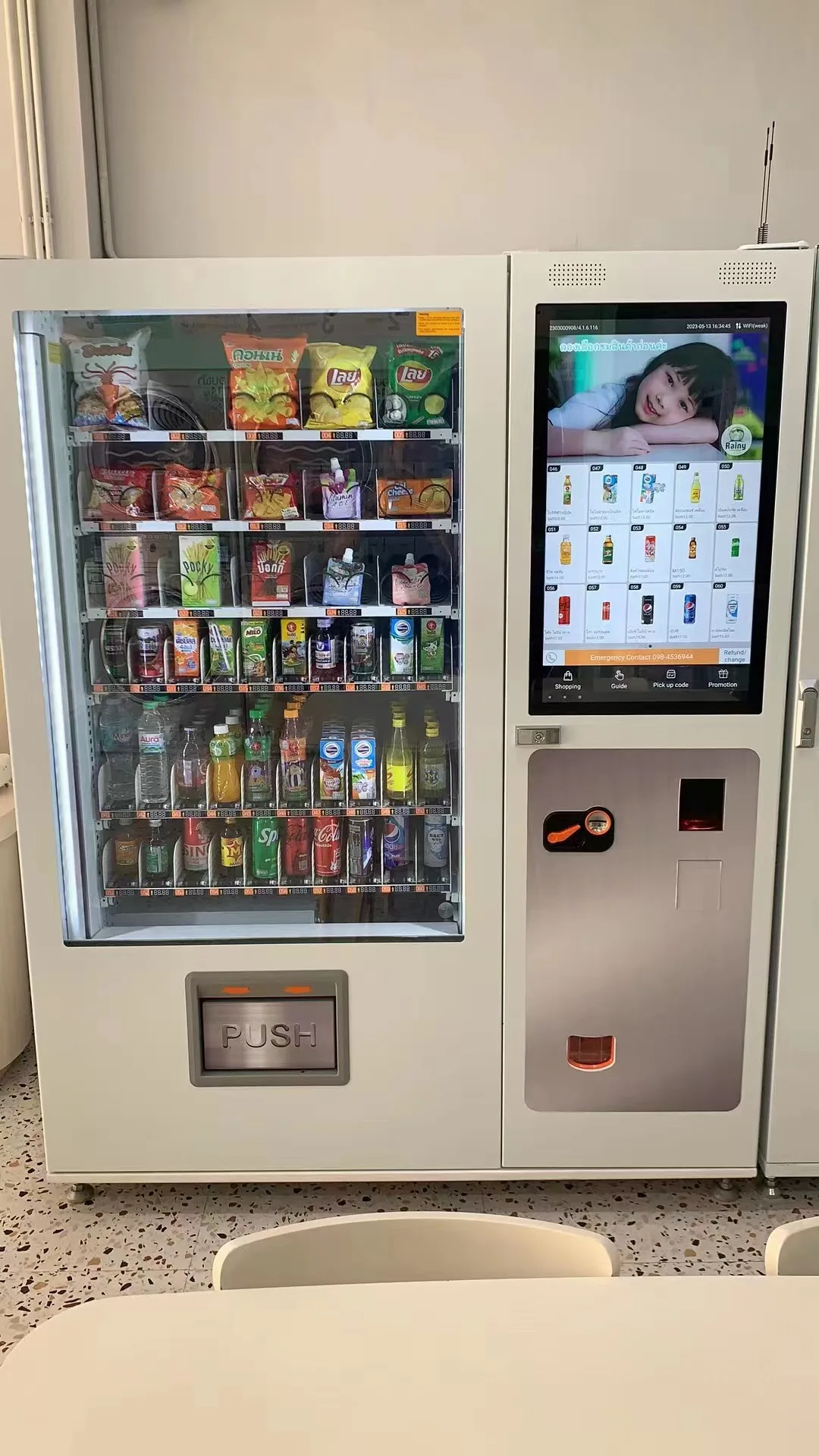 FocusvendCommercial fresh flower Vending Machine With Automatic  with customization and cooling system