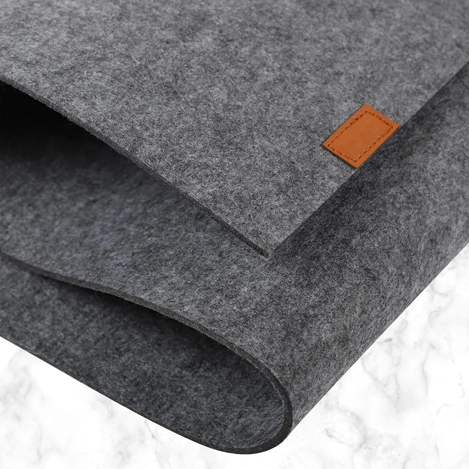 Customized Modern Red PU Logo Felt Wedding Table Runner Printed Cotton Woven and Knitted Techniques for Home Hotel Party Use