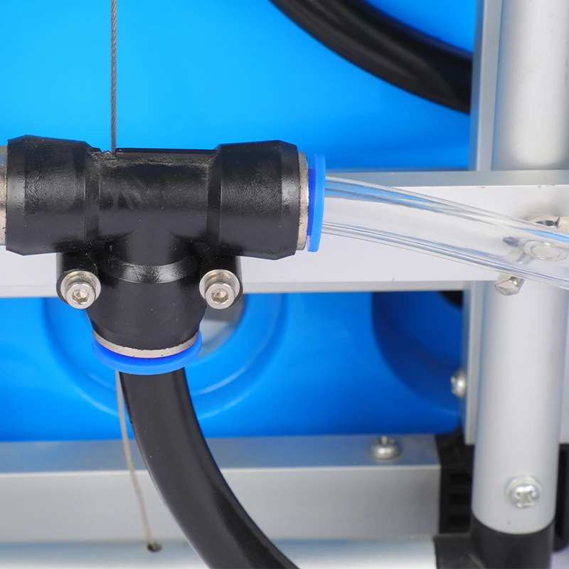 battery boom sprayer with 4 nozzles and 6 nozzles