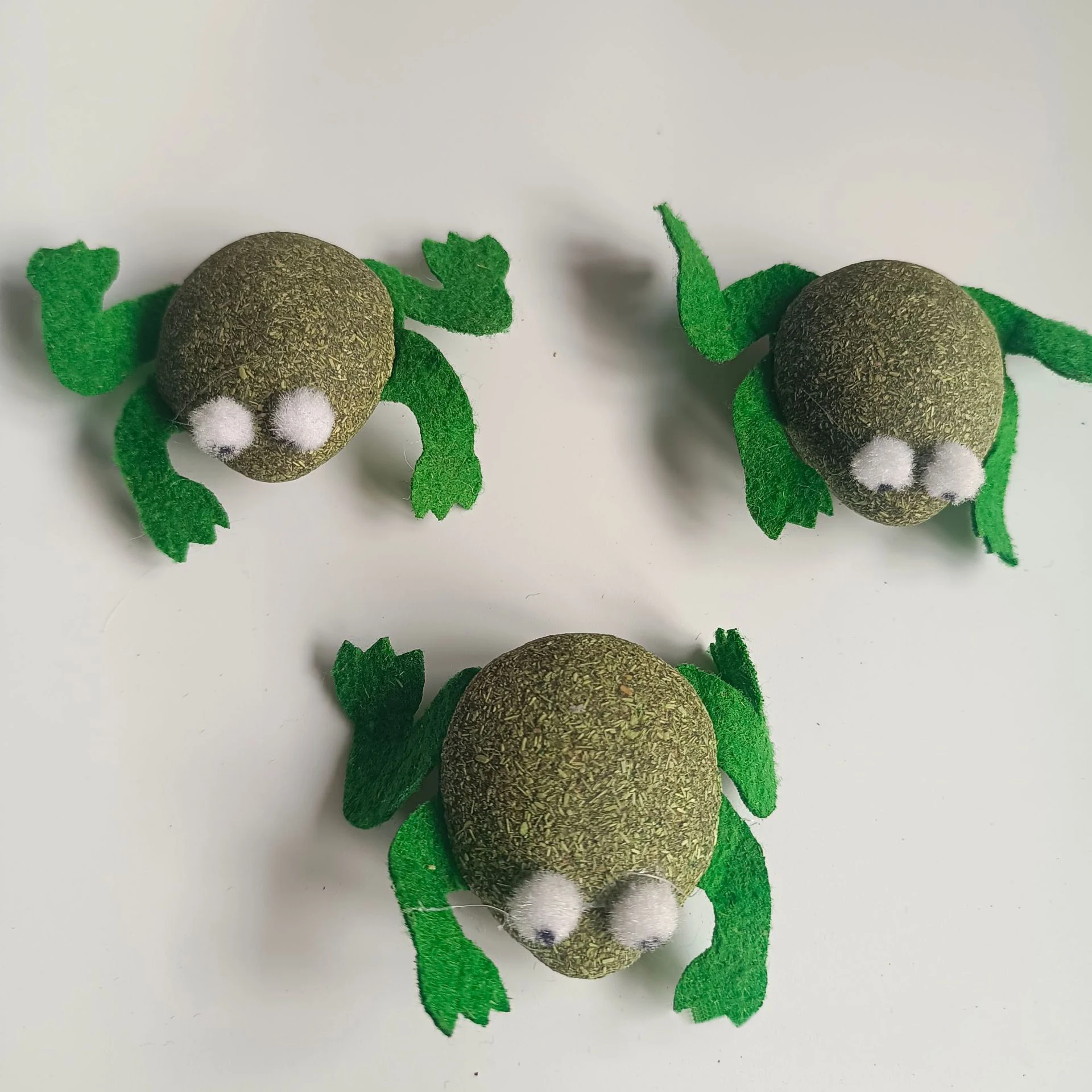 Wholesale Catnip Frog Cat Snacks Funny Cat Toys Teeth Molar Stick Teeth Cleaning Crab Ball