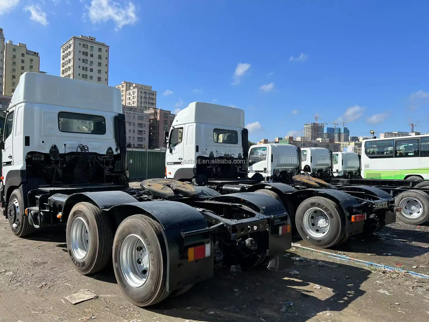 Hinos 700  6X4 Second Hand Used Hinos Cargo Trucks Head Good Condition 6x4 Tractor