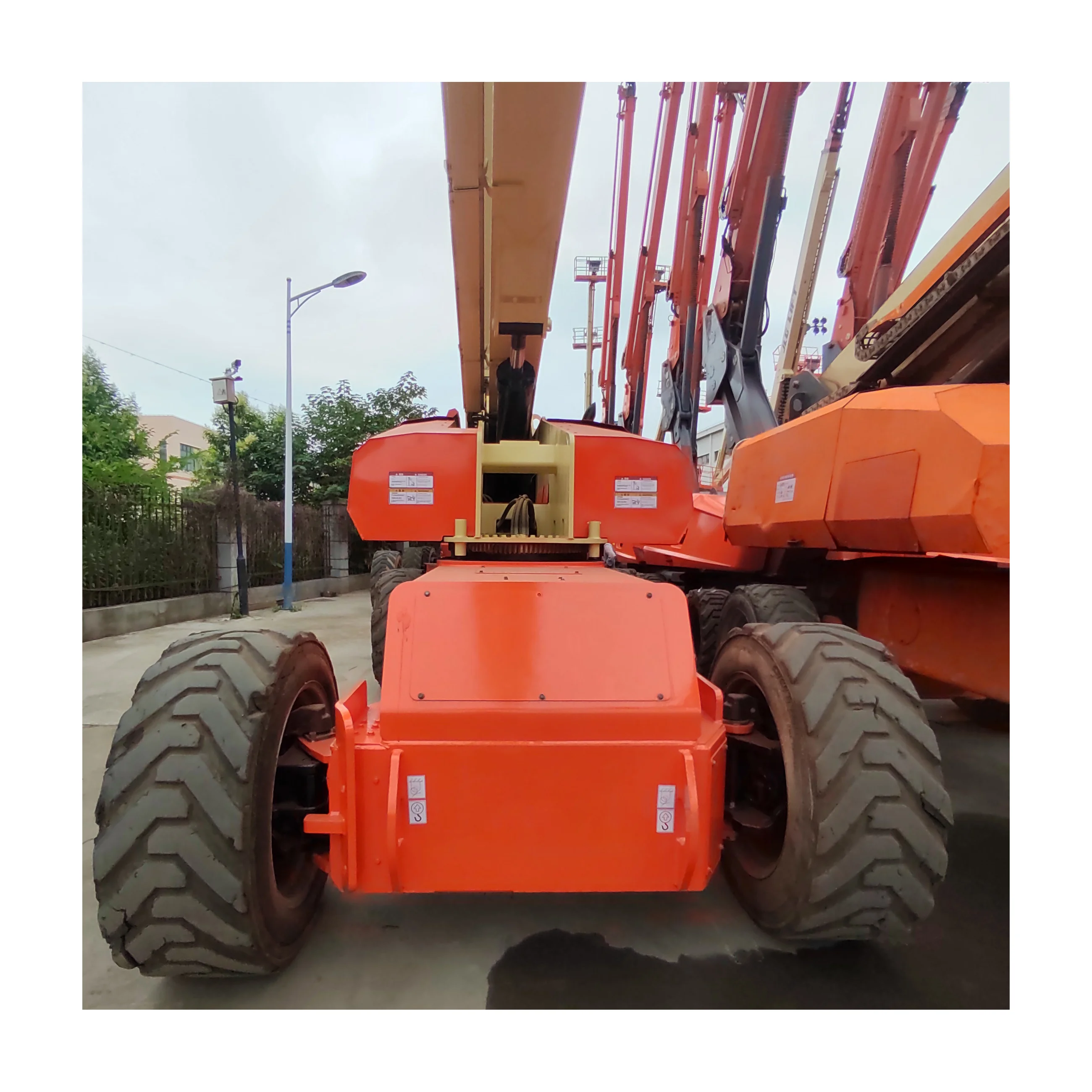Clearance good price hydraulic JLG1100SJ telescopic boom lift 22m 24m 26m 28m working height construction lifters for sale