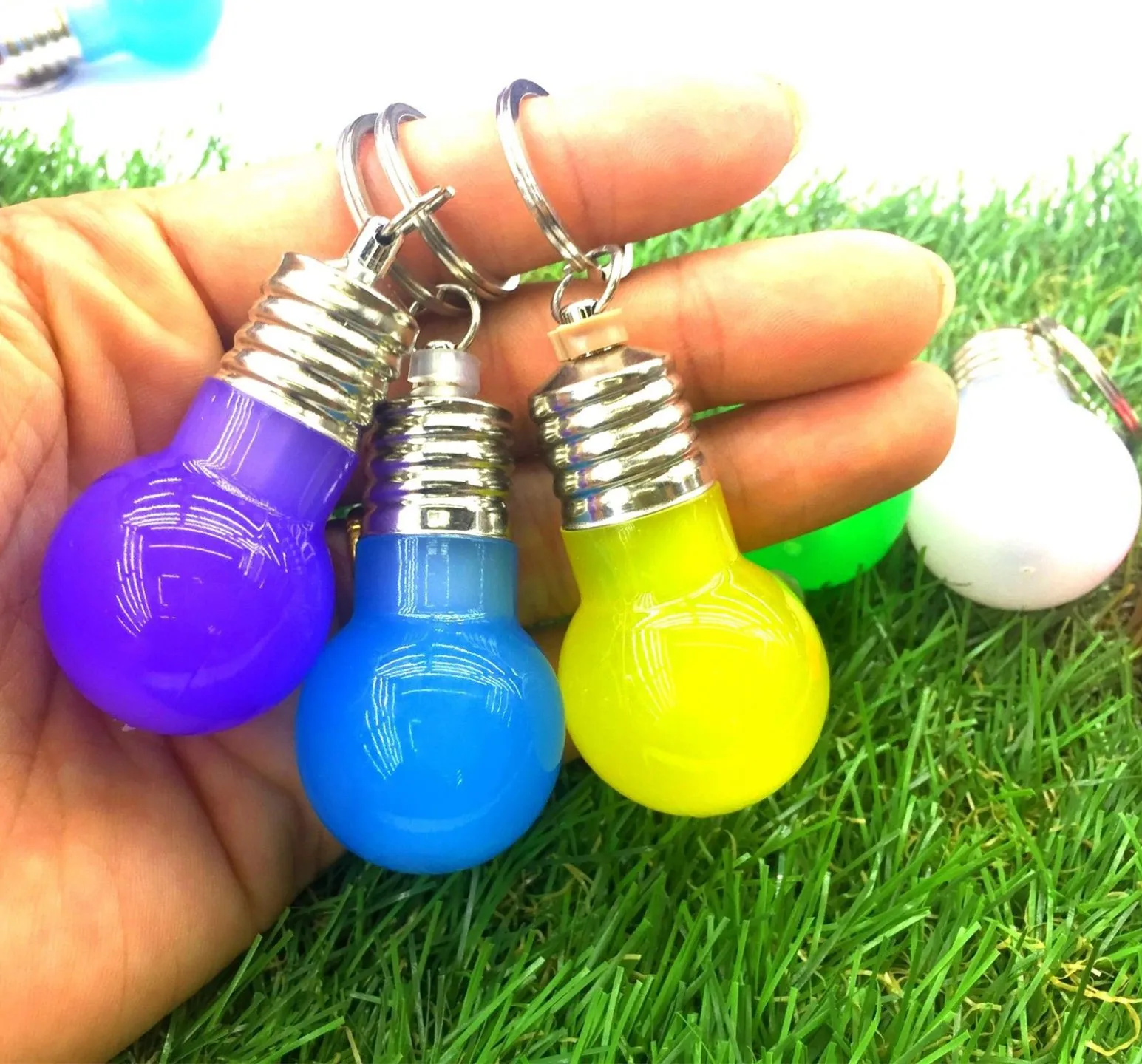 Fashion Lighting Mini LED Luminous Flashing Bulb Keychain Colorful Creative Toys Gifts Pendants Novelty Accessories Wholesale
