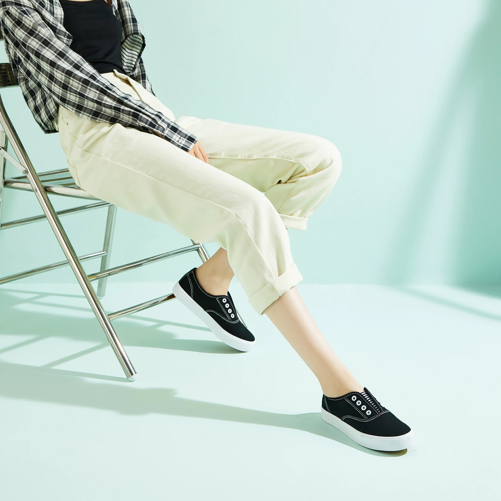 Hot Sale Plaid No Shoelaces Slip on Canvas Shoes Classic Round Toe Elastic Band Canvas Sneakers Shoes