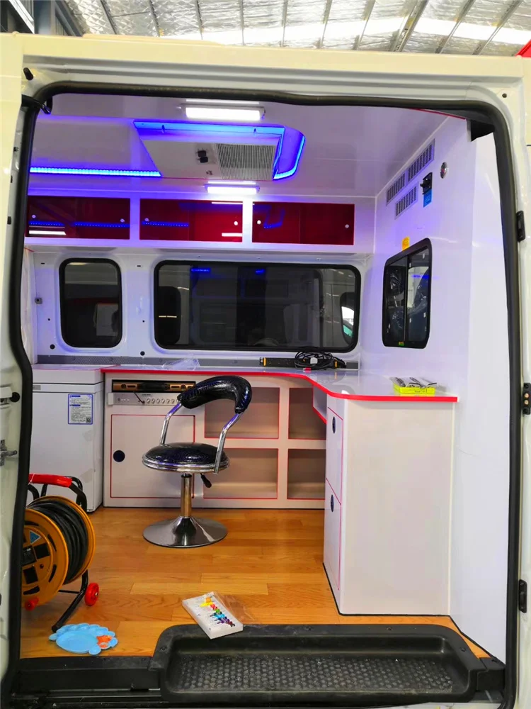 Intensive Care Ambulance manufacturer Famous brand 4x2 mini ambulance truck with equipment China Manufacturer Comprehensive Feat