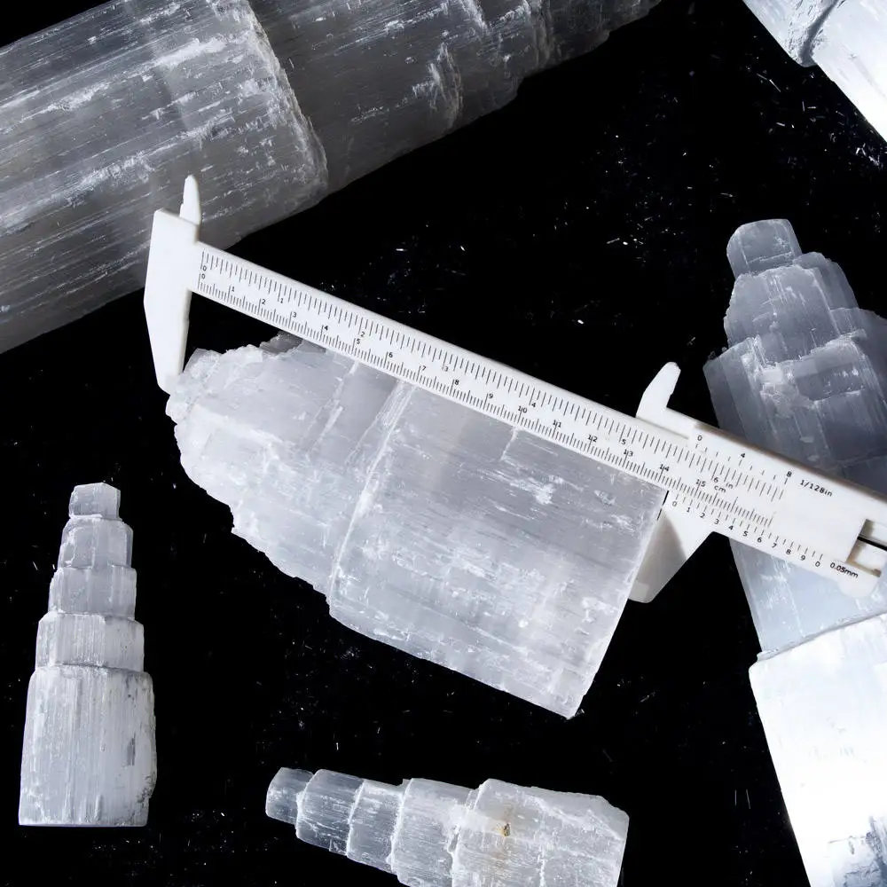 Wholesale crystal stone raw Healing geode stone Selenite Tower Lamps crystal statue 6-40cm for Home Decoration