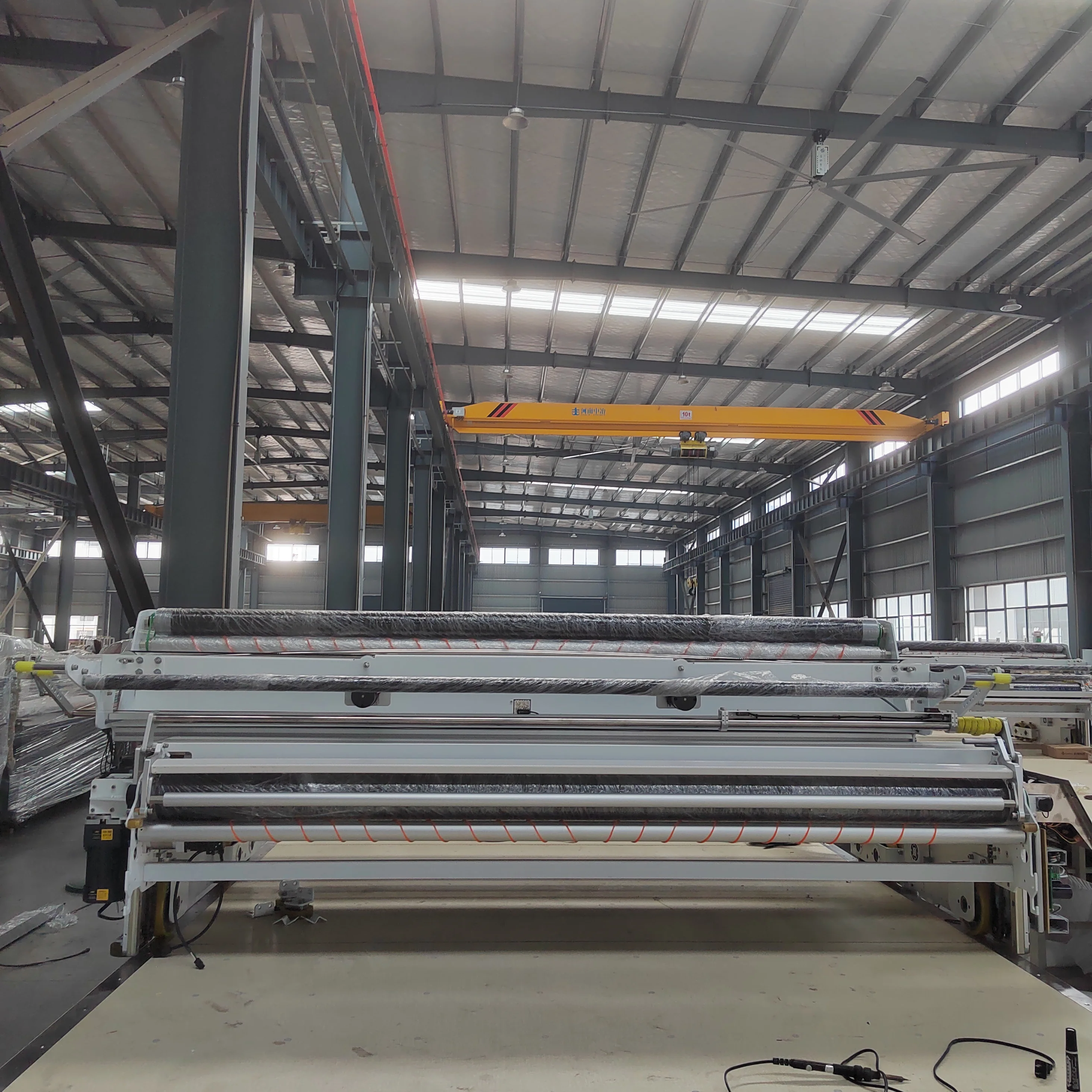 Automatic milk silk fleece knitted non woven fabric spreading machine for garment textile industry