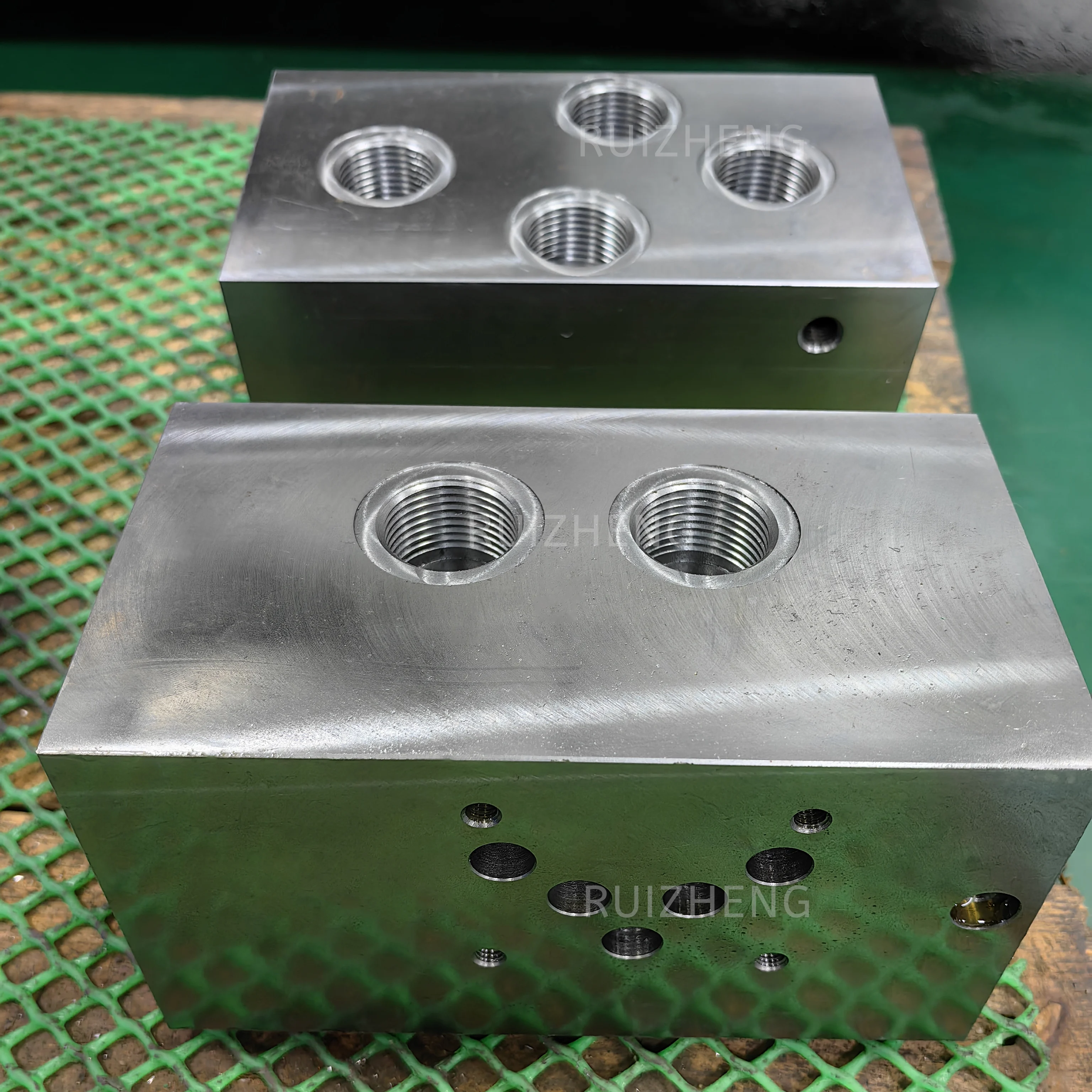 CNC machining Hydraulic Spool Valve Customized oil blocks aluminum hydraulic manifold valve block for Automobile system