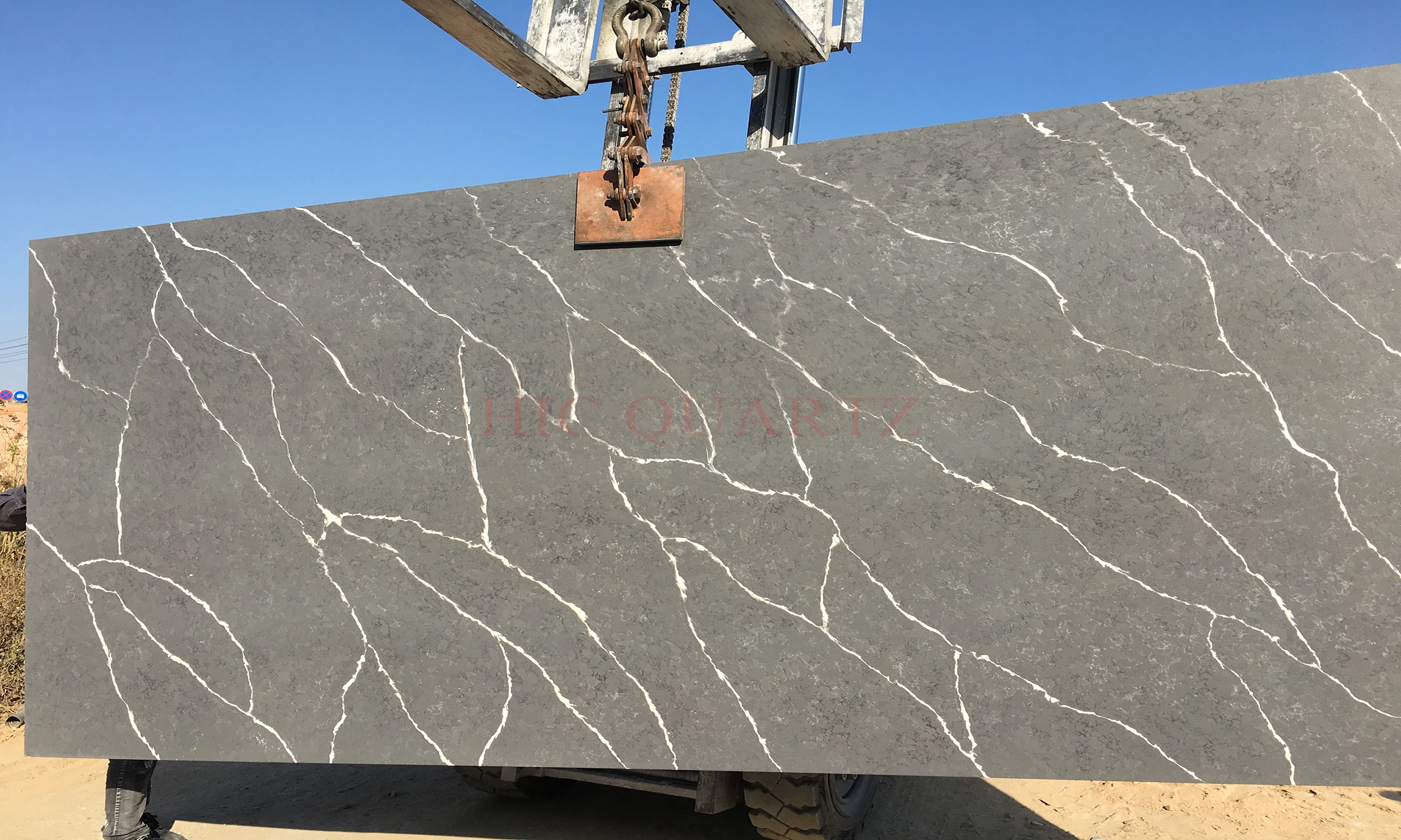 New Grey Calacatta White Line Artificial Marble Stone Price Quartz Slab Tiles for Livingroom Flooring