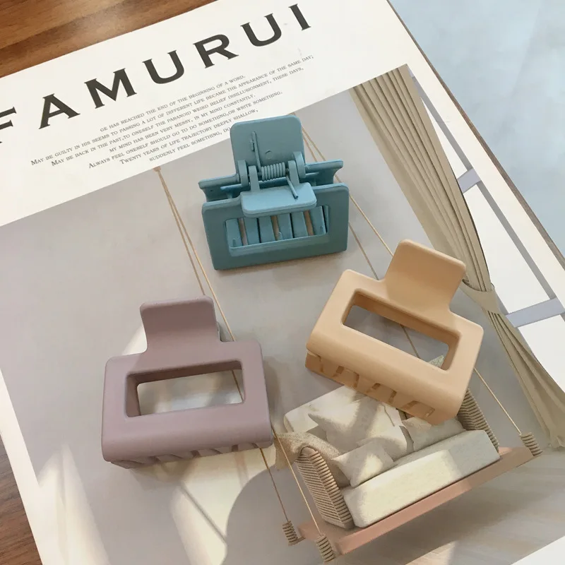 Оптовая продажа женские модные аксессуары для волос 5 см пластиковые Матовые карамельные цвета заколка для волос квадратные полые акриловые заколки для волос