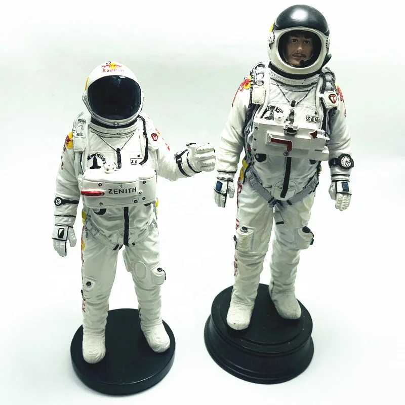 Сувенирная миниатюрная 3D игрушка полирезиновая фигурка астронавта