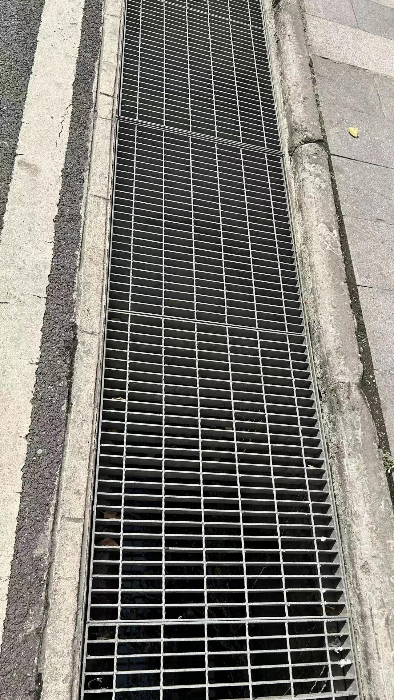 Hot dip galvanized serrated steel plate mesh wholesale price buy 30x3 sewer drainage galvanized steel grating