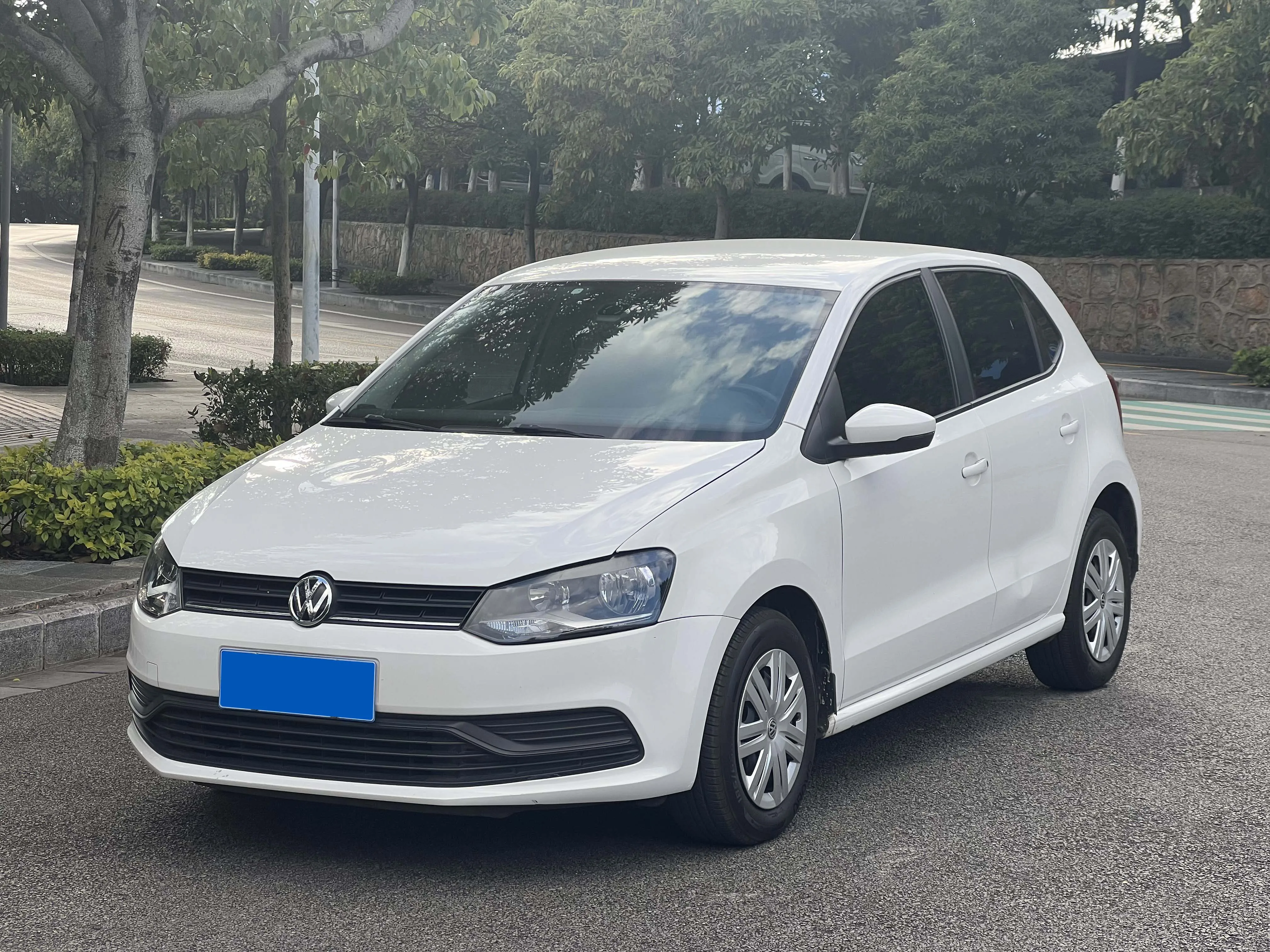 Best-Selling Used Volkswagen Polo Turbo Gasoline Sedan with Manual Transmission Fabric Seats