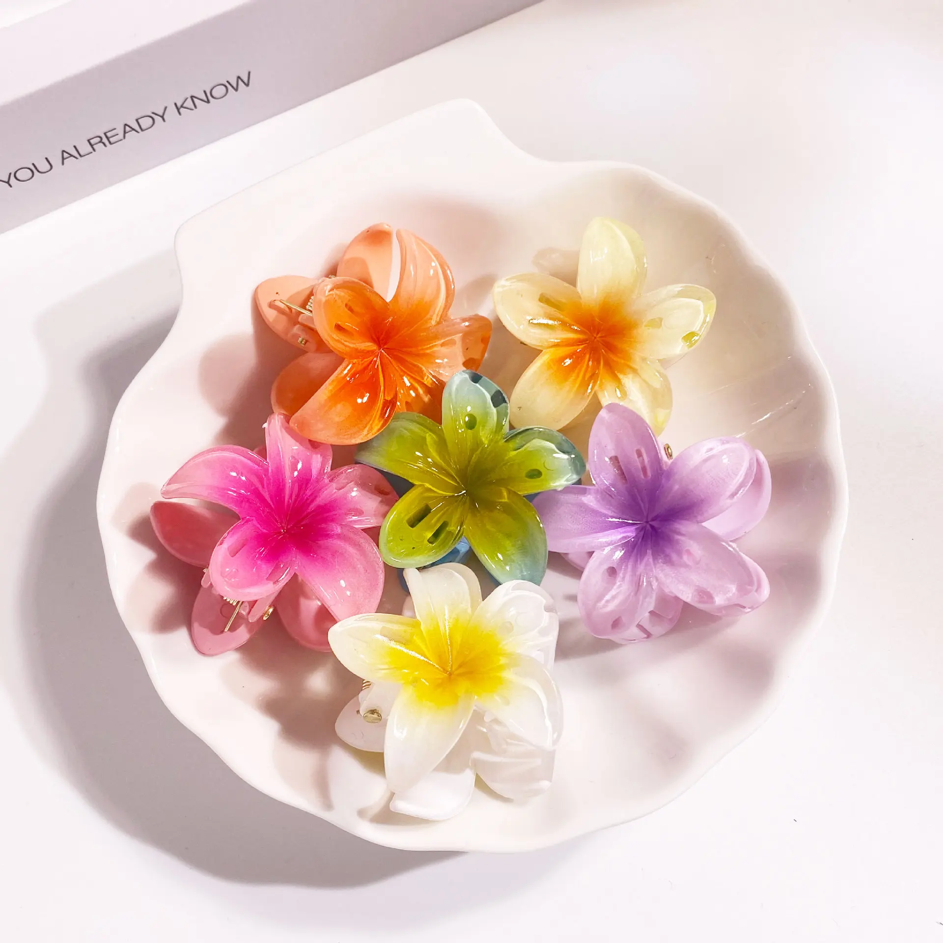 GEERDEN New Fashion Design Summer Frangipani Hair Grip 4cm Girls Mini Flower Hair Clips Beach Holiday Resin Mini Flower Claw