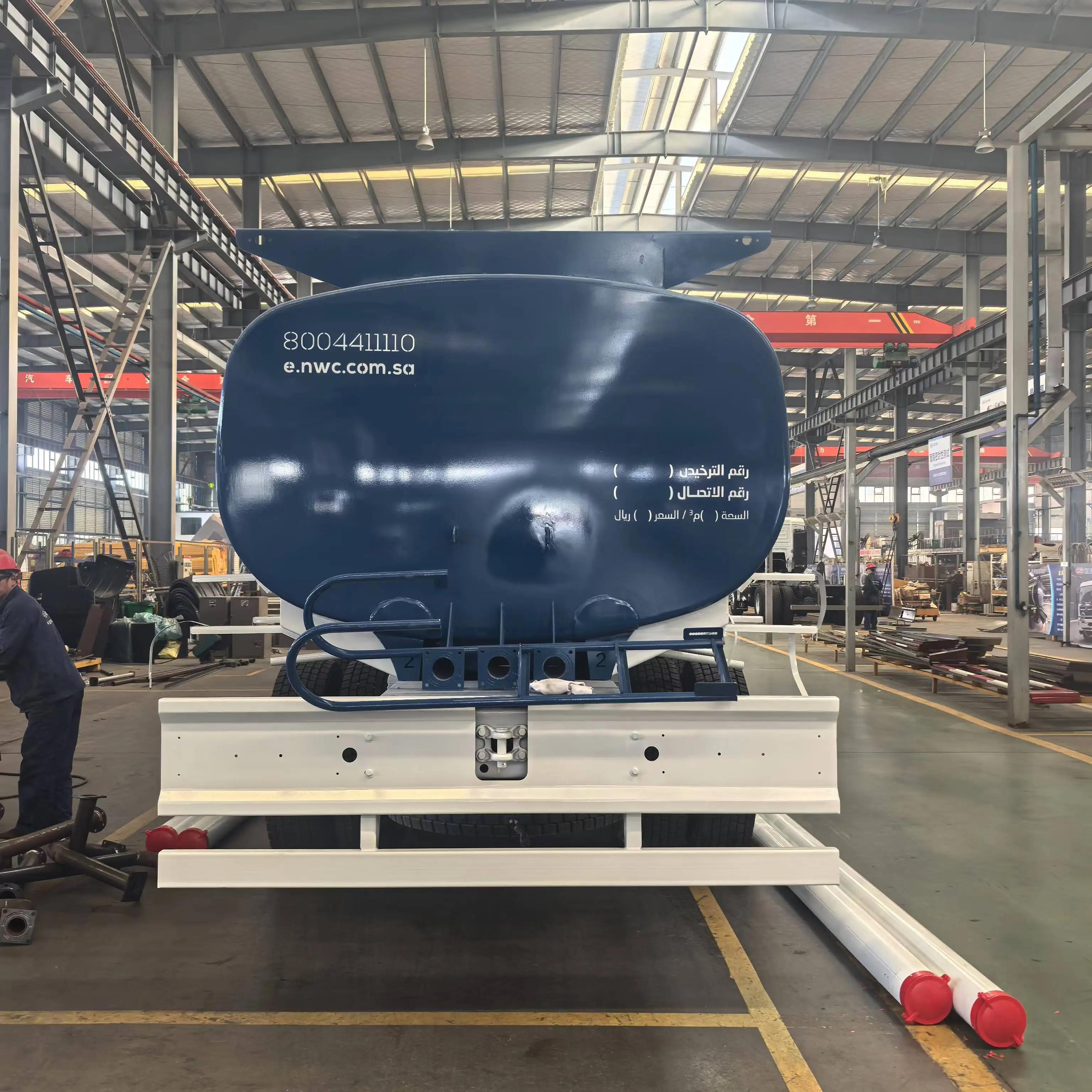 Shaanxi Automobile H3000shcman Cummins 400 horsepower eight-speed transmission 18-square sprinkler  truck