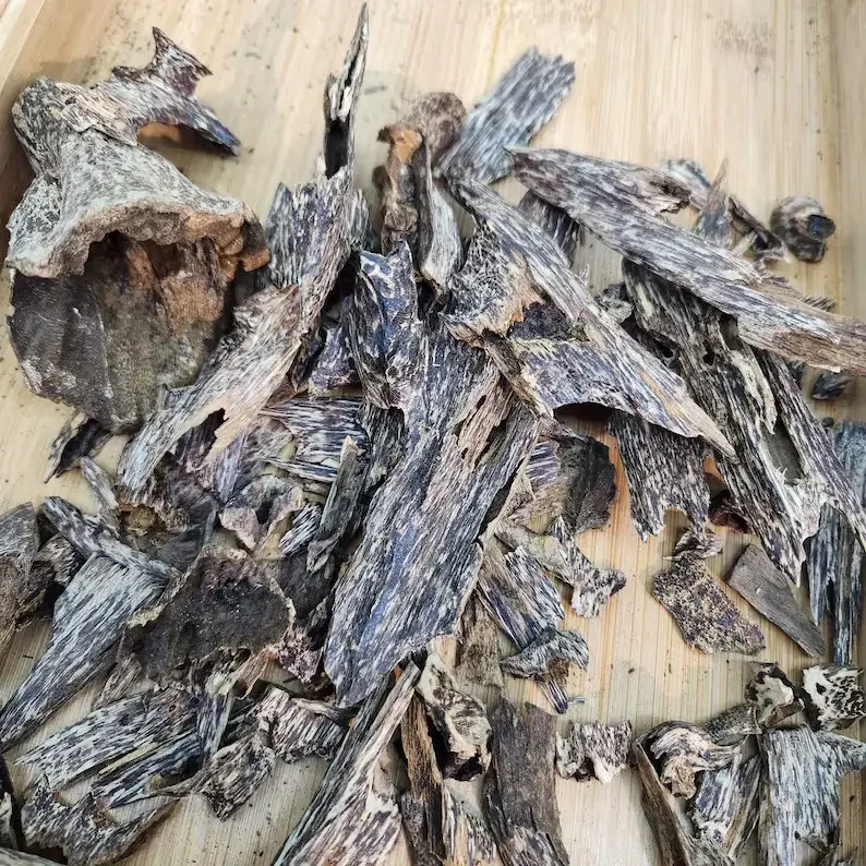 Agarwood Chips Type Aromatic Wood Phuc Linh Giac II Bulk Wholesale Sachets from Viet Nam and China