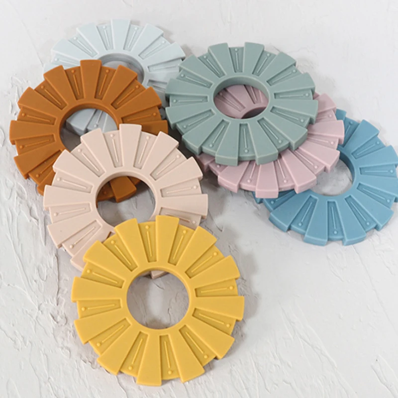 2021 Wholesale Silicone Pacifier Eating Chew Training Toys Silicone Baby teether BPA FREE Newborn Gift set custom