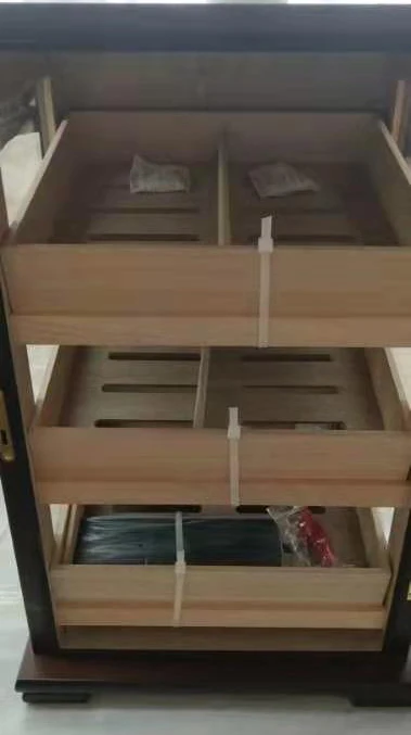 Special Large Capacity with About 100CTS and 3 Layers Cigar Display Cabinet Cigar Humidor