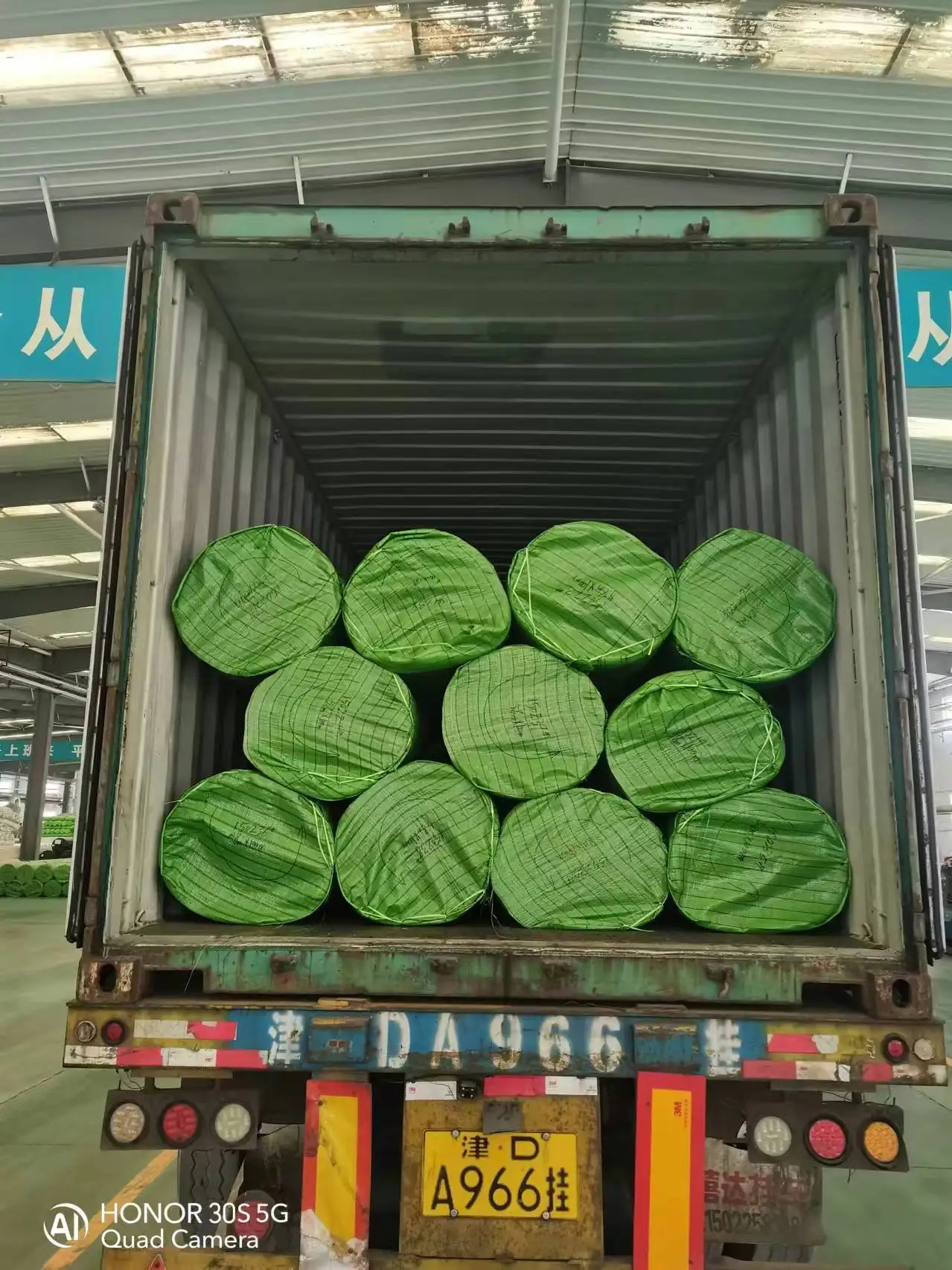 Geomembrana hdpe лайнер HDPE Geomembrane цена 0 5 мм 1 2 свалка для рыбоводства в Индонезии