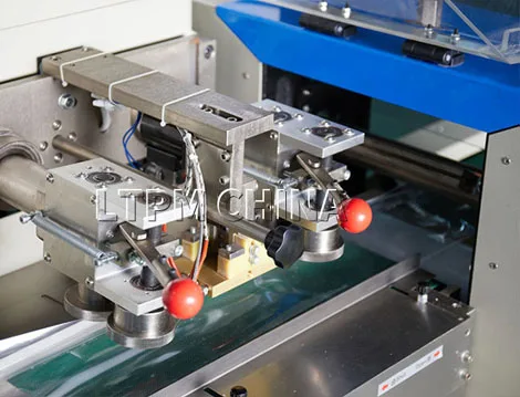 Automatic disposable toothbrush mask Flow Packing Machine Small Hotel Soap Packing Machine Toilet Soap Pillow Packing Machine