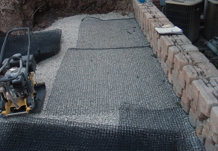 Factory sale various ce iso biaxial 20kn 40kn subgrade reinforcement geogrid 2020 4040