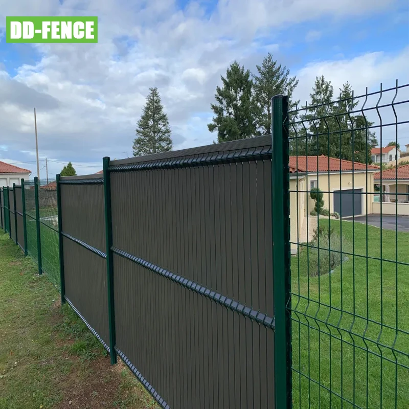 Green Outdoor 3D Curved Panel Welded Wire Mesh Fence Privacy Screen Garden Fence With PVC UV Slat