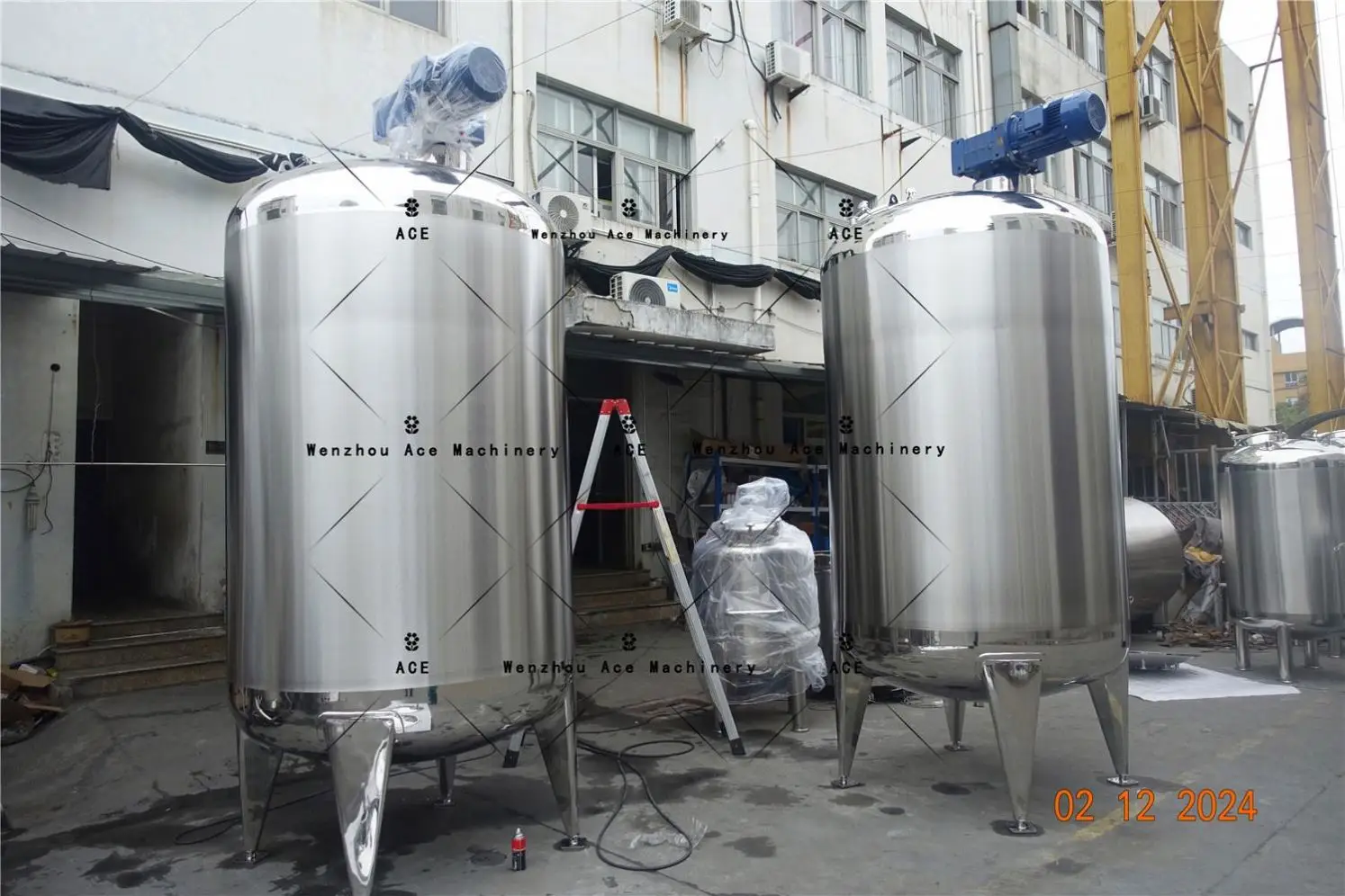 Stainless Steel Vacuum Stirring Mixing Tank With Homogenizer And Emulsifier For Chemical And Lotion Production