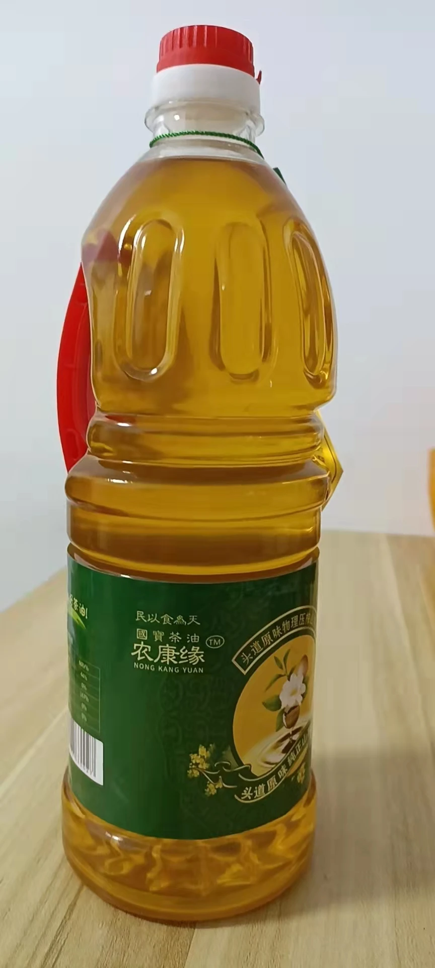 Camellia oil physical pressing of natural vegetable oil edible oil