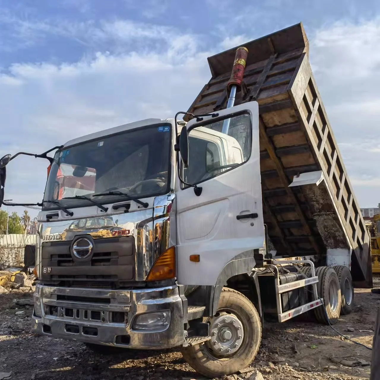 Hot sale power steering and tilt cab 6X4 8X4 left hand drive used HINO 371 375 380 420HP Tipper dump truck