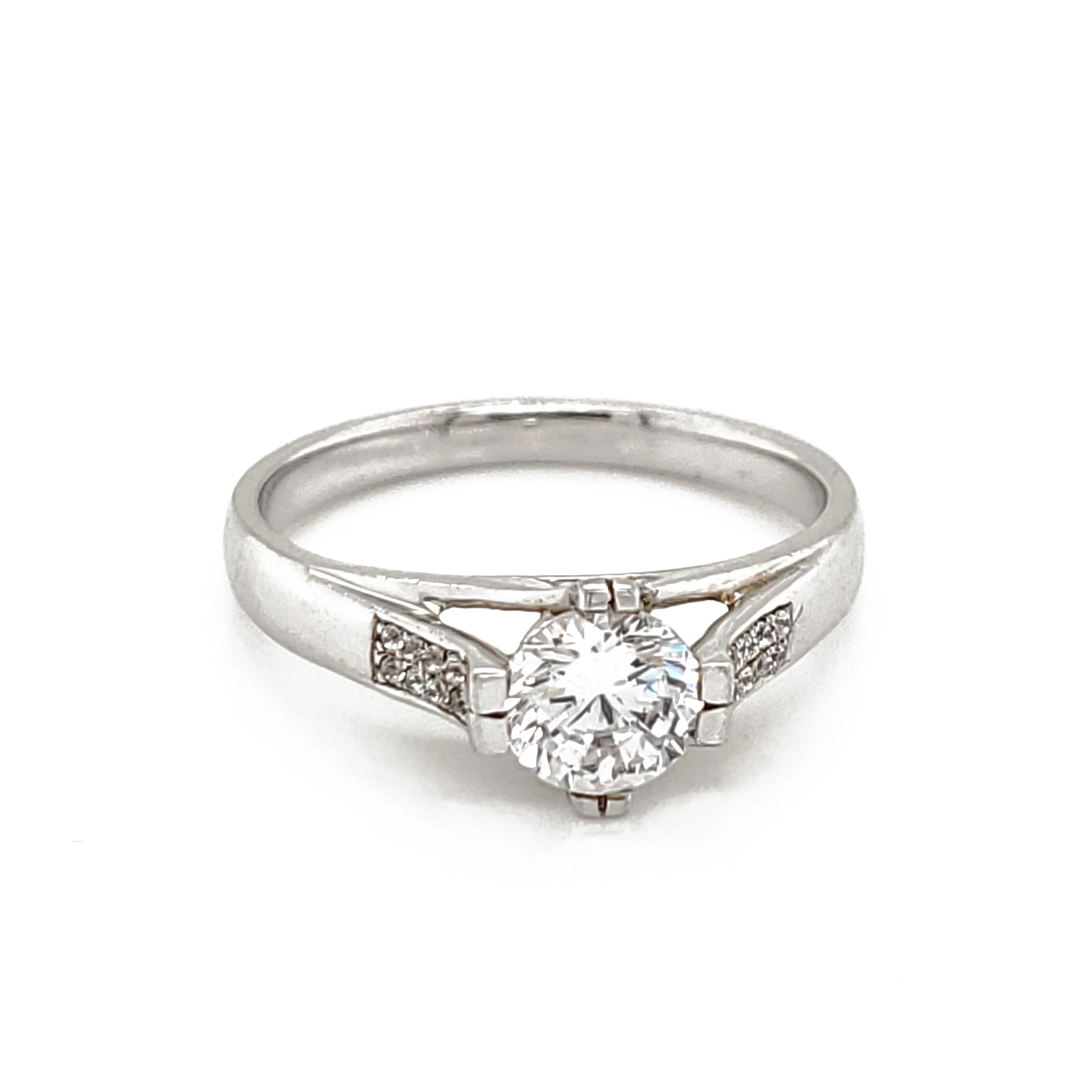 Кольцо с бриллиантами из белого золота 18k с кубическим цирконием