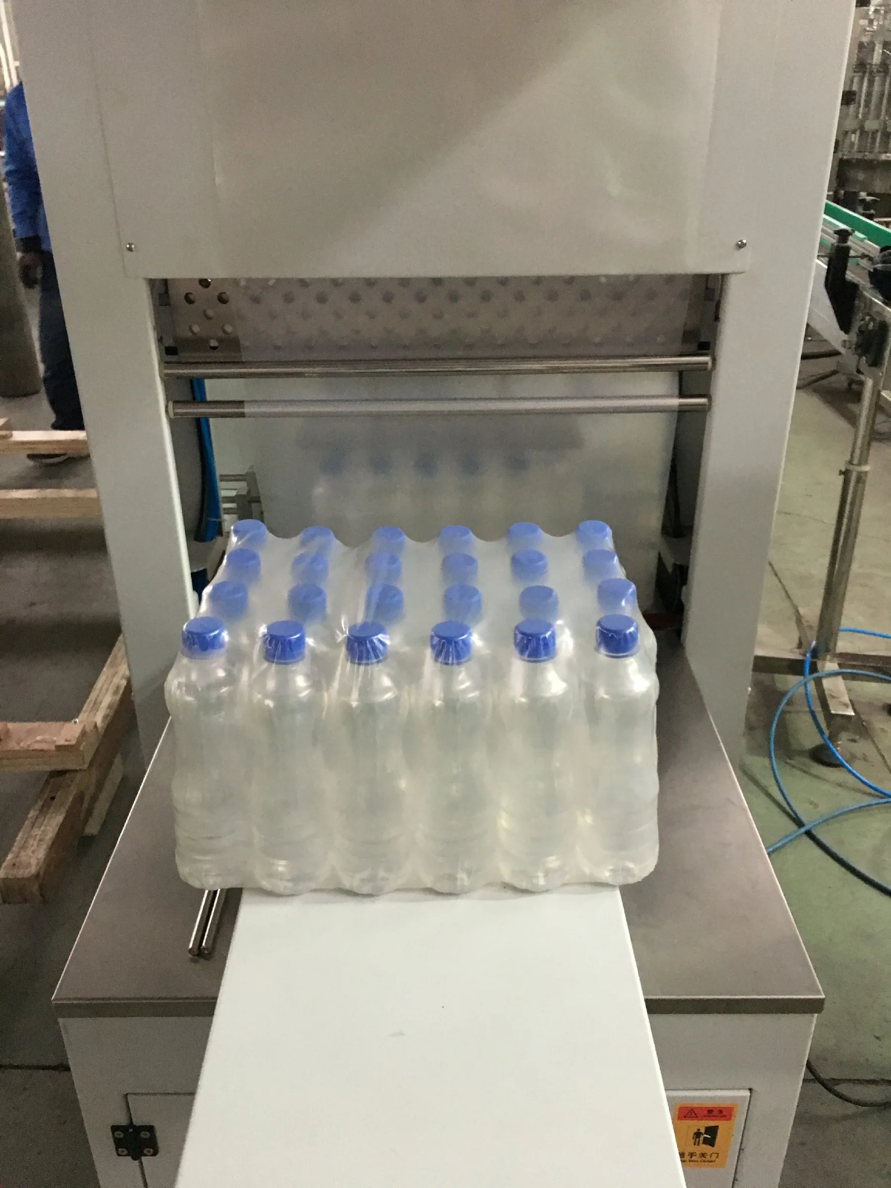 6000BPH Semi automatic shrink film packing machine