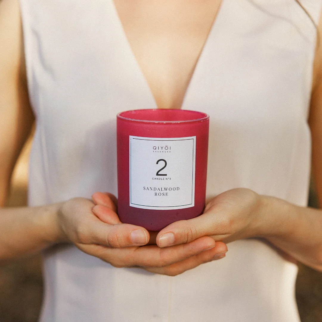 Top Quality QIYOI pack of two scented  candles geranium and sweet basil and sandalwood for aromatherapy and home fragance  500gr