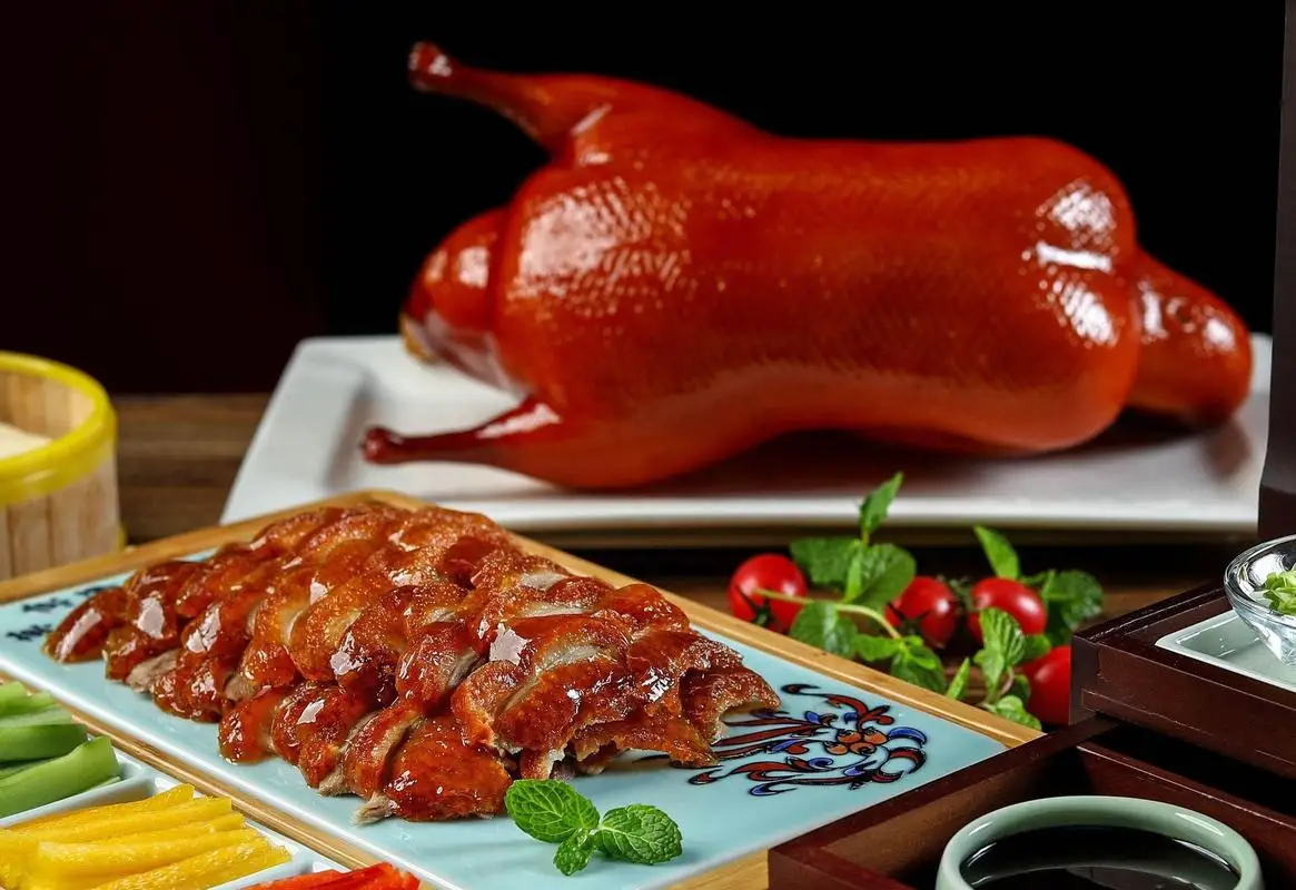 OEM&ODM Wholesale Cantonese Roast Duck Honey Glazed and Fragrant Healthy and Delicious Ready to Eat Traditional Chinese Cuisine